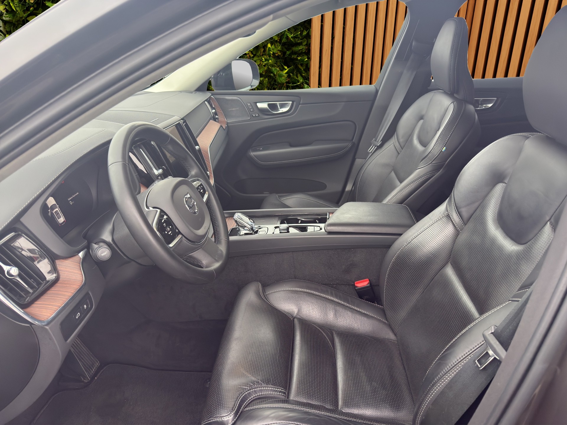 VOLVO XC60 2.0 T8 TE XCENTRIC eAWD - 9