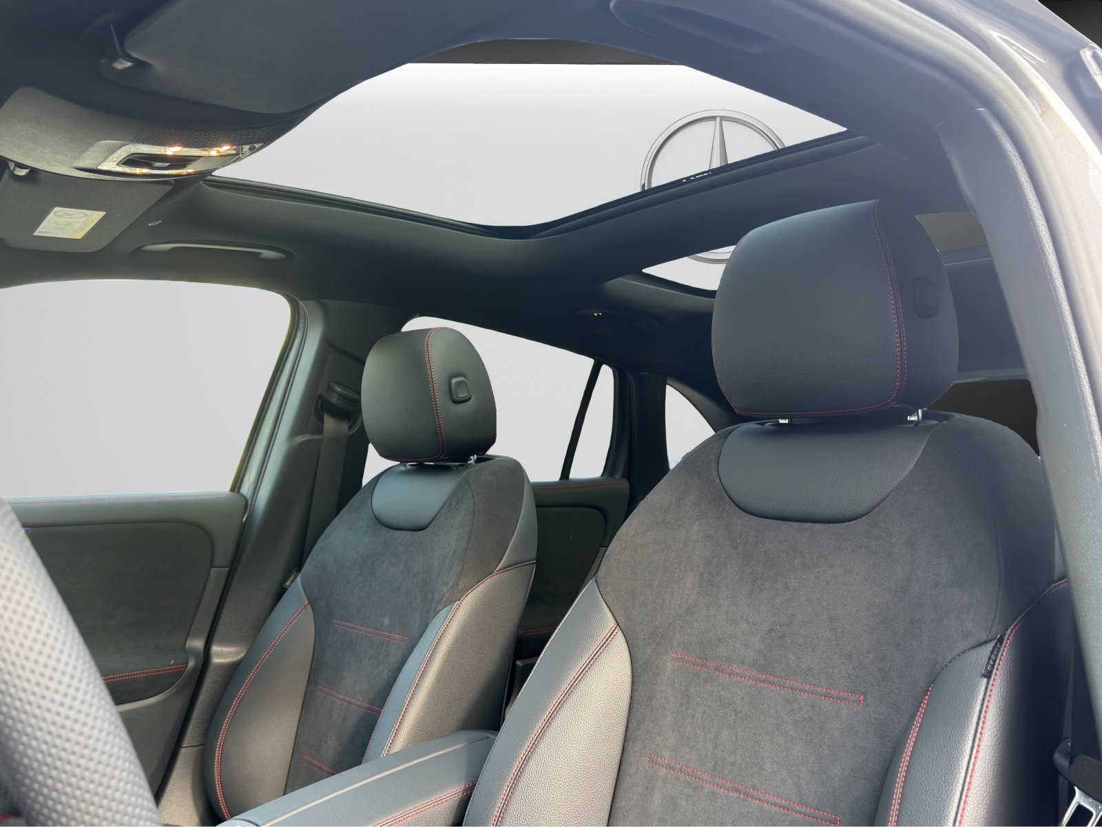 MERCEDES-BENZ GLA 220d 4Matic 8G-DCTSwiss Star - 13