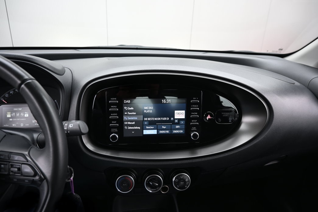 TOYOTA Aygo X 1.0 VVT-i Comfort CVT - 13