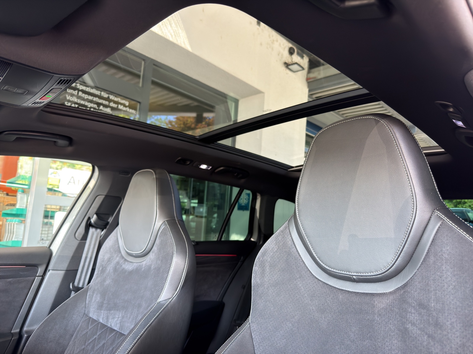 SKODA Superb Combi 2.0 TSI SportLine+ DSG 4x4 - 13