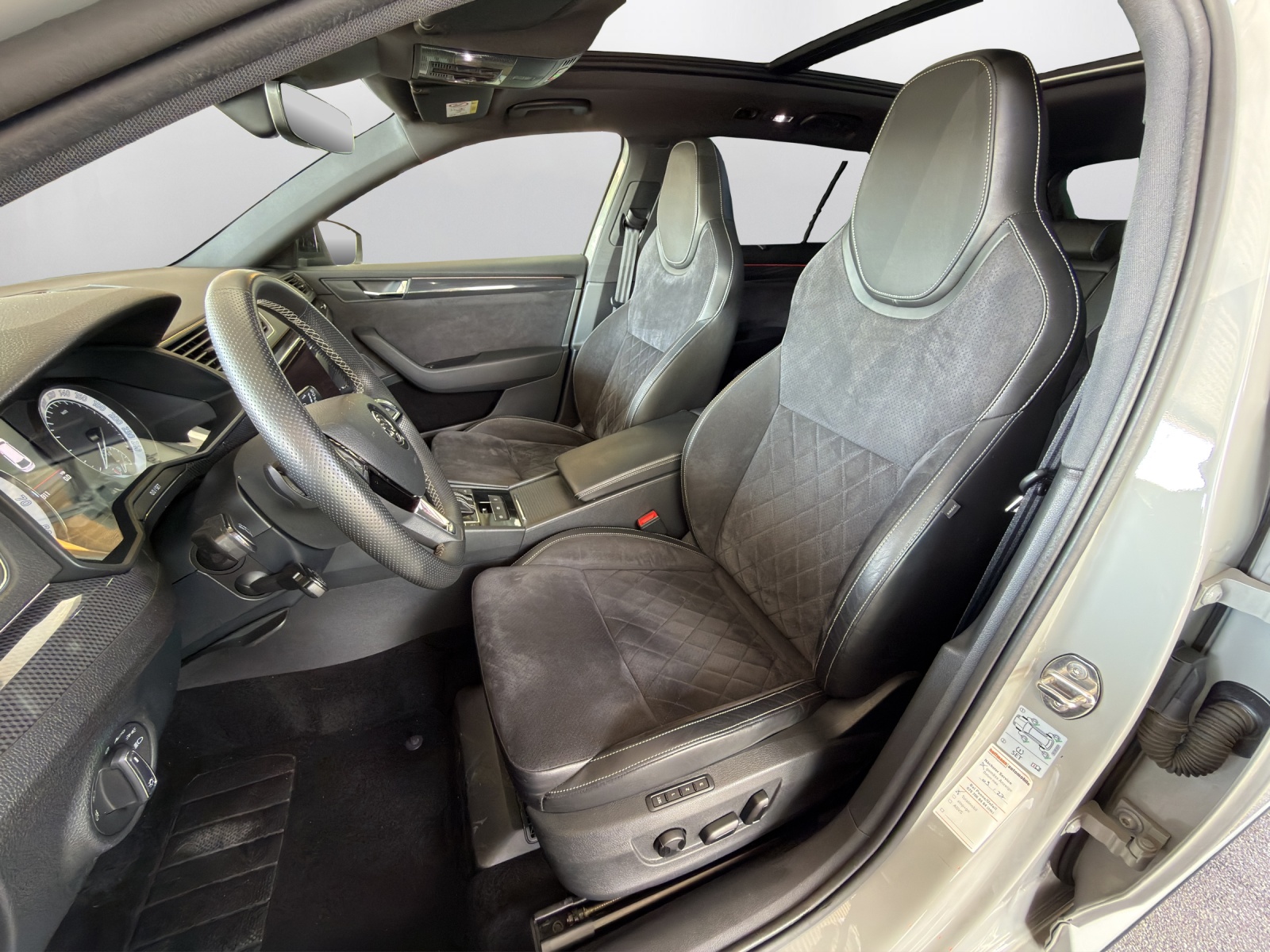 SKODA Superb Combi 2.0 TSI SportLine+ DSG 4x4 - 10
