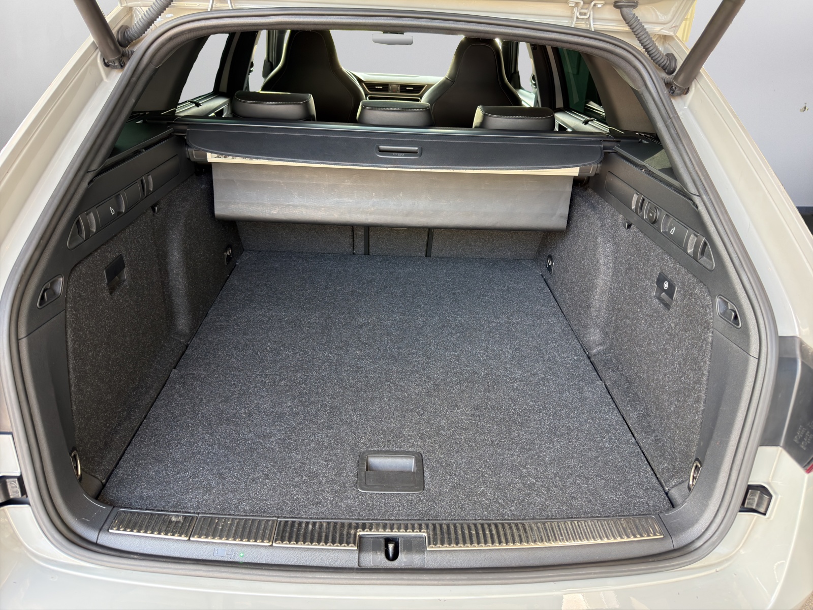 SKODA Superb Combi 2.0 TSI SportLine+ DSG 4x4 - 14