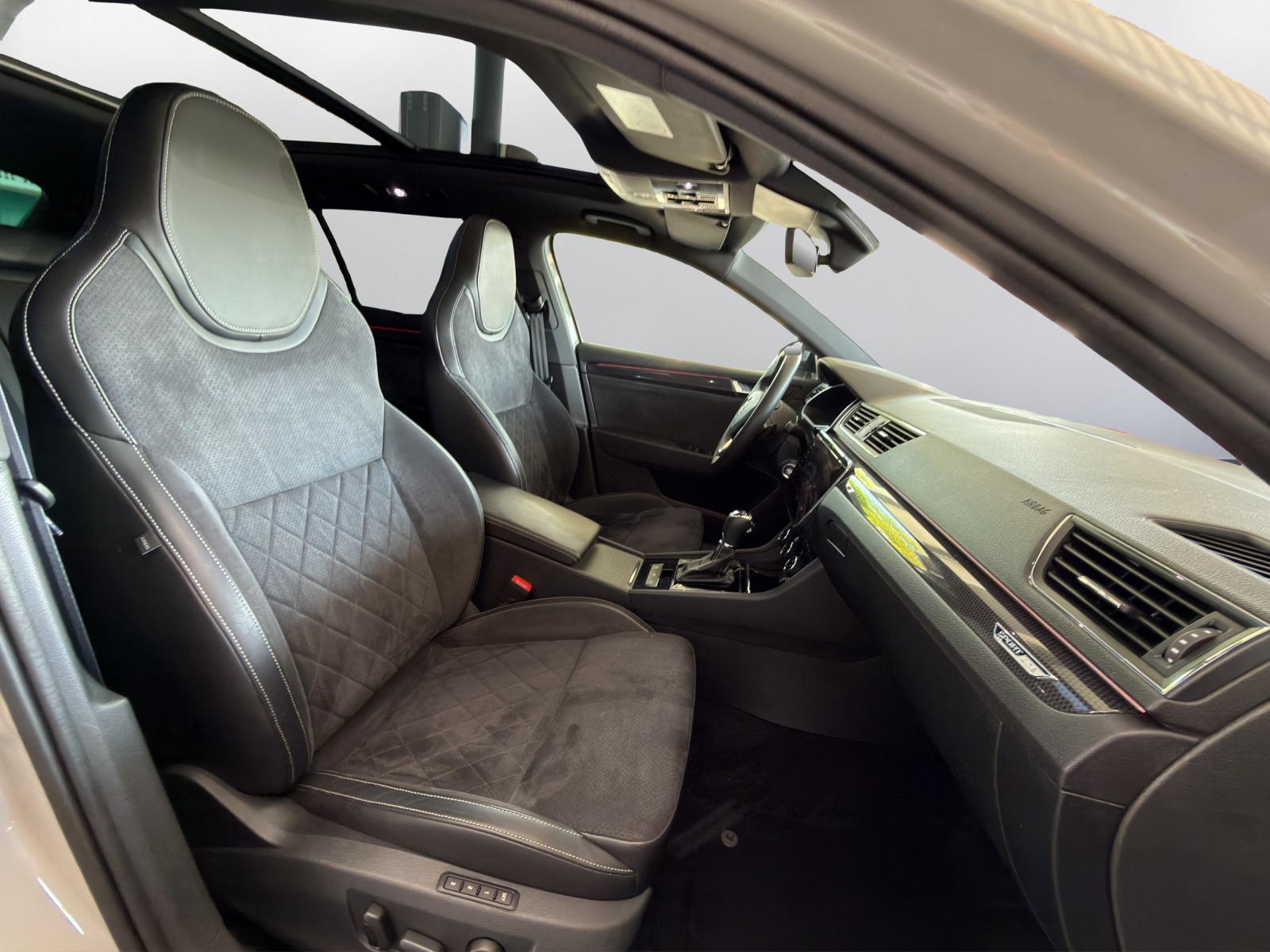 SKODA Superb Combi 2.0 TSI SportLine+ DSG 4x4 - 12