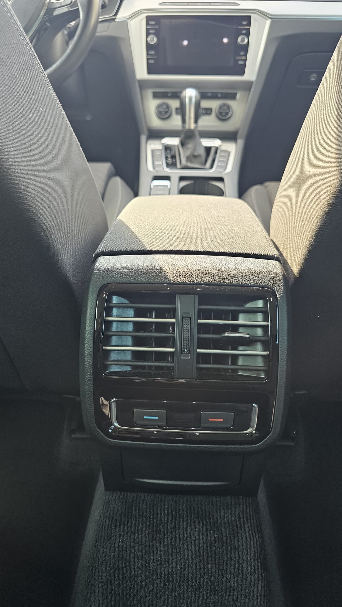 VW Passat Variant 2.0 TDI BMT Comfortline DSG 4Motion - 13