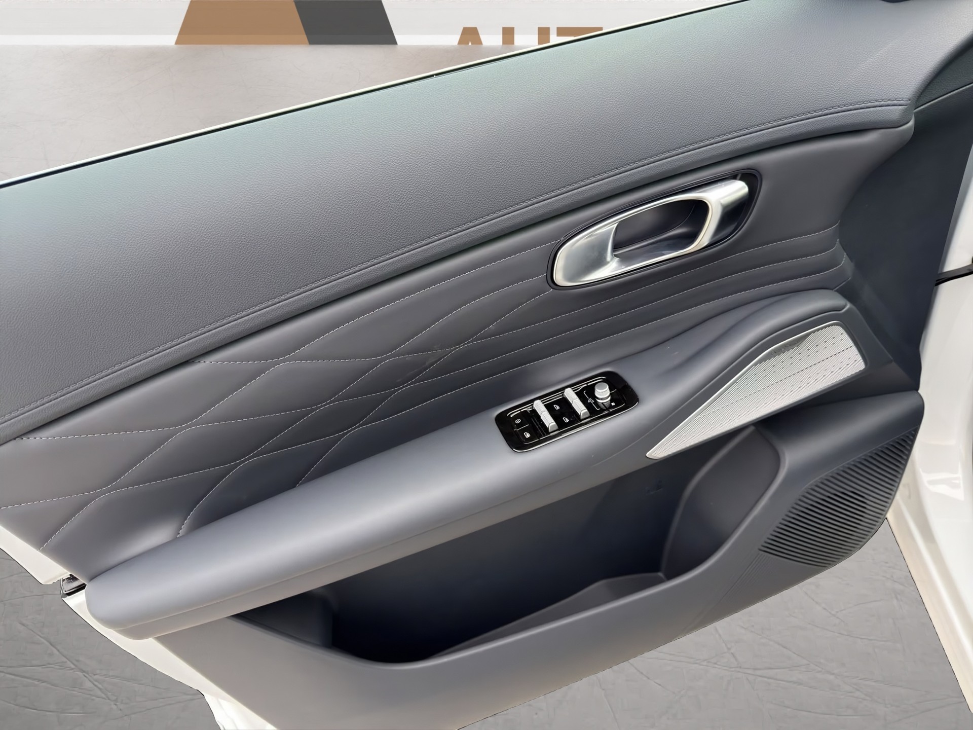 GEELY Starray EM-i Max+ PHEV - 5
