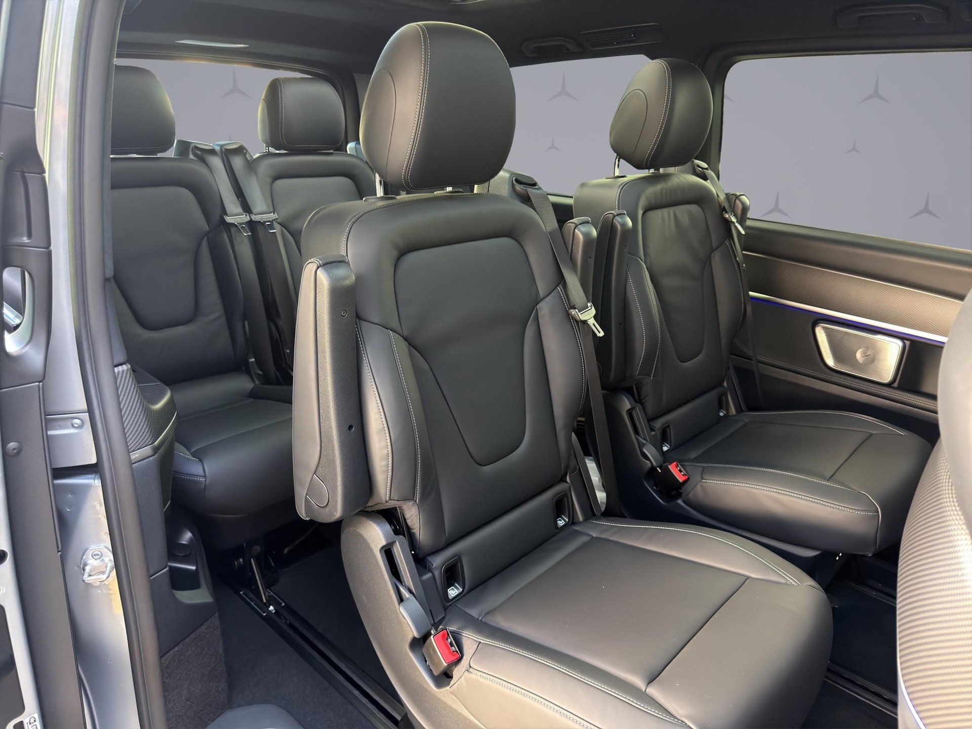 MERCEDES-BENZ V 300 d Swiss Ed. lang 4matic Van - 16