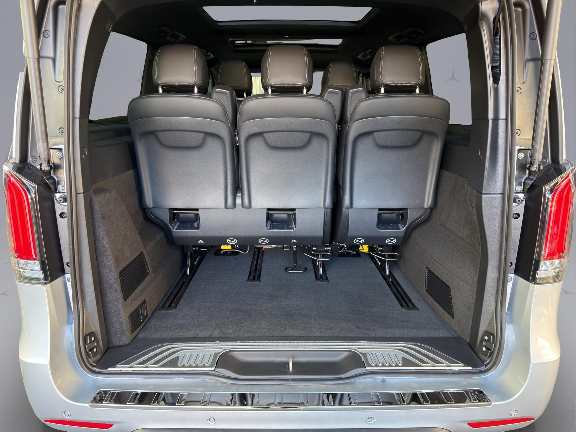 MERCEDES-BENZ V 300 d Swiss Ed. lang 4matic Van - 17