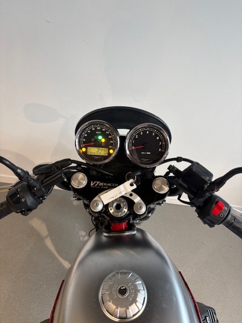 MOTO GUZZI V7 III Racer 750 ABS - 9