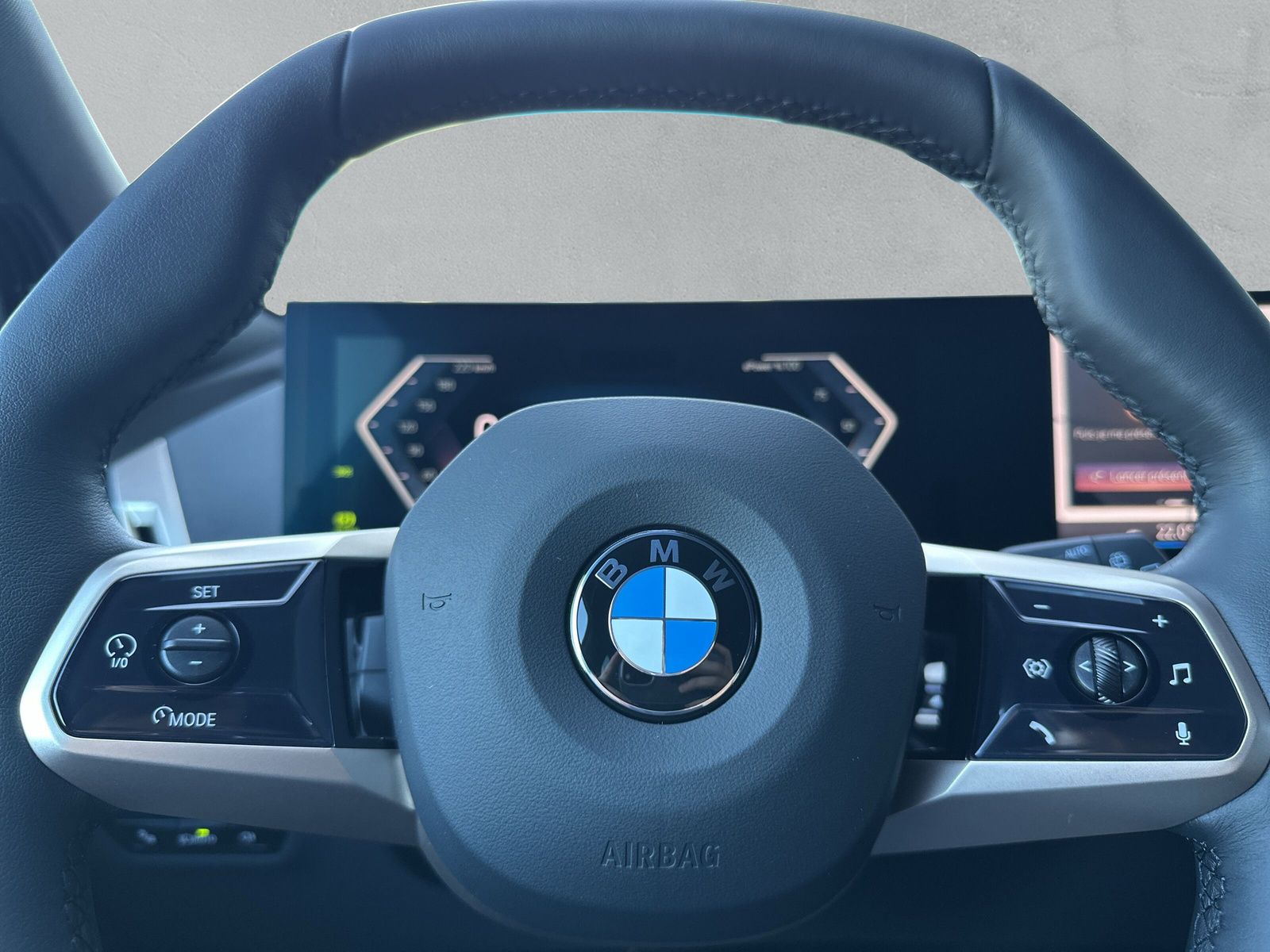 BMW iX xDrive60 M Sport Pro**Action de leasing à 0.0%** - 23