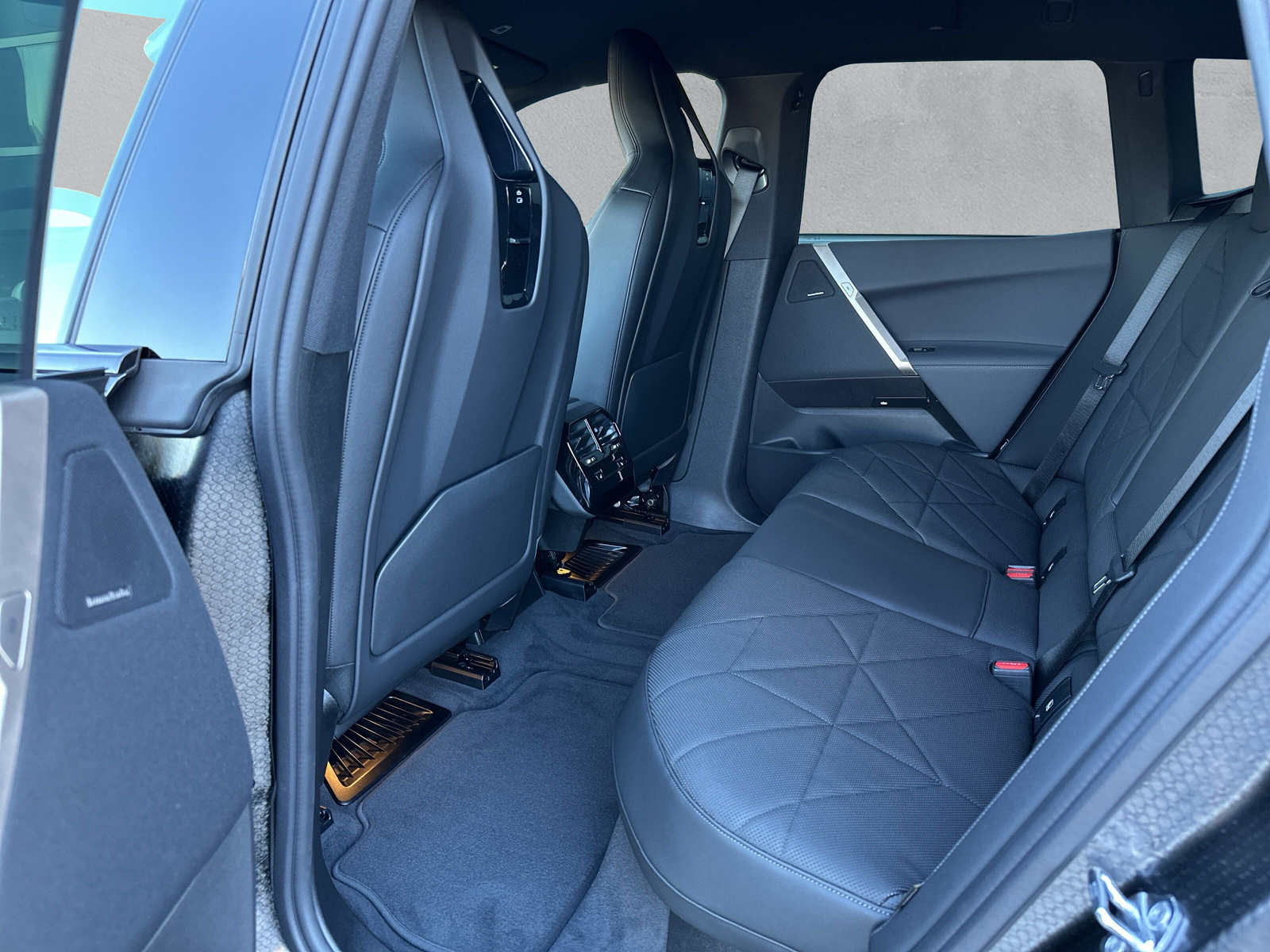 BMW iX xDrive60 M Sport Pro**Action de leasing à 0.0%** - 16