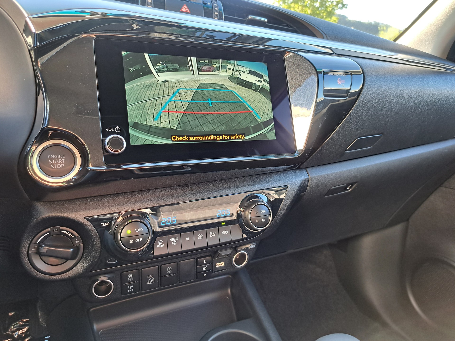 TOYOTA Hilux 2.8d MHEV Style Double Cab 4x4 - 12