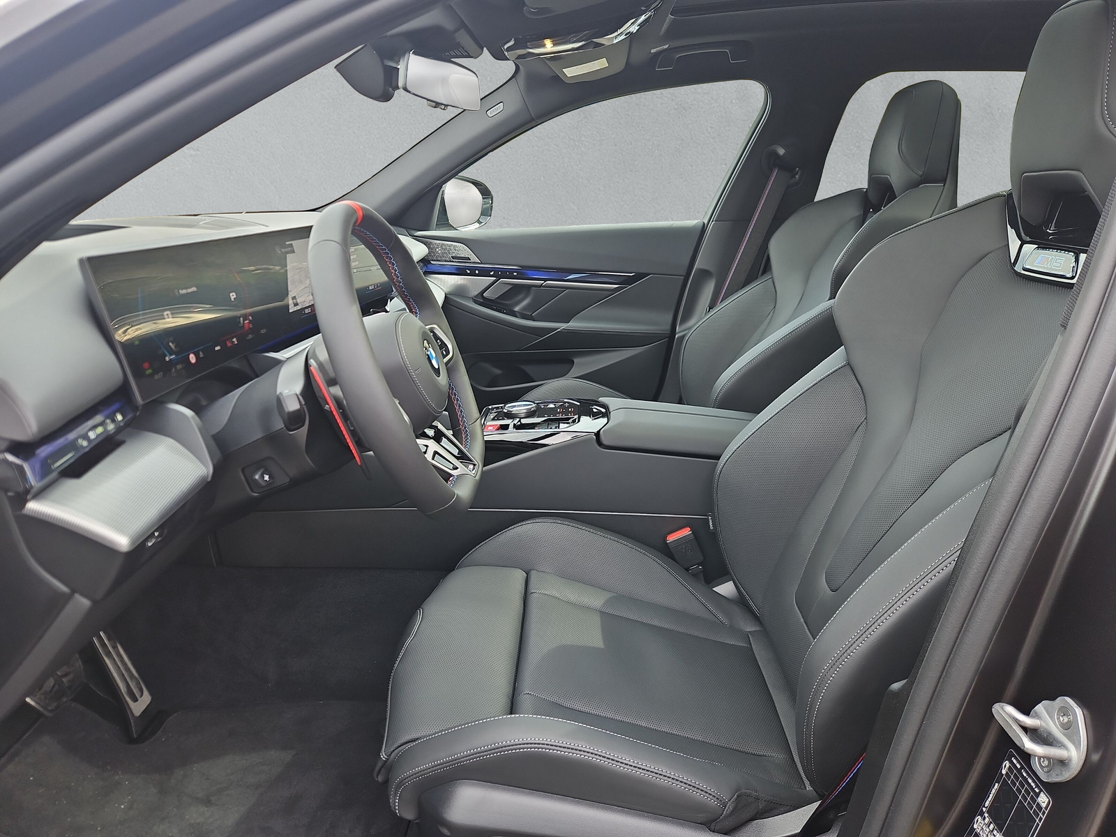 BMW M5 xDrive Touring - 11