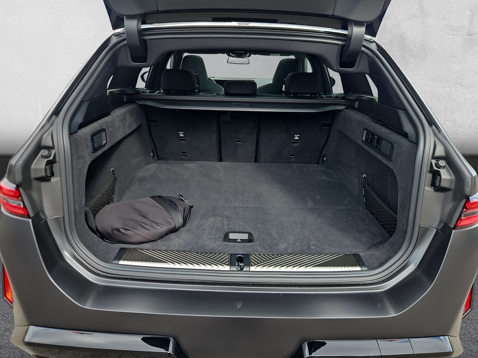 BMW M5 xDrive Touring - 10