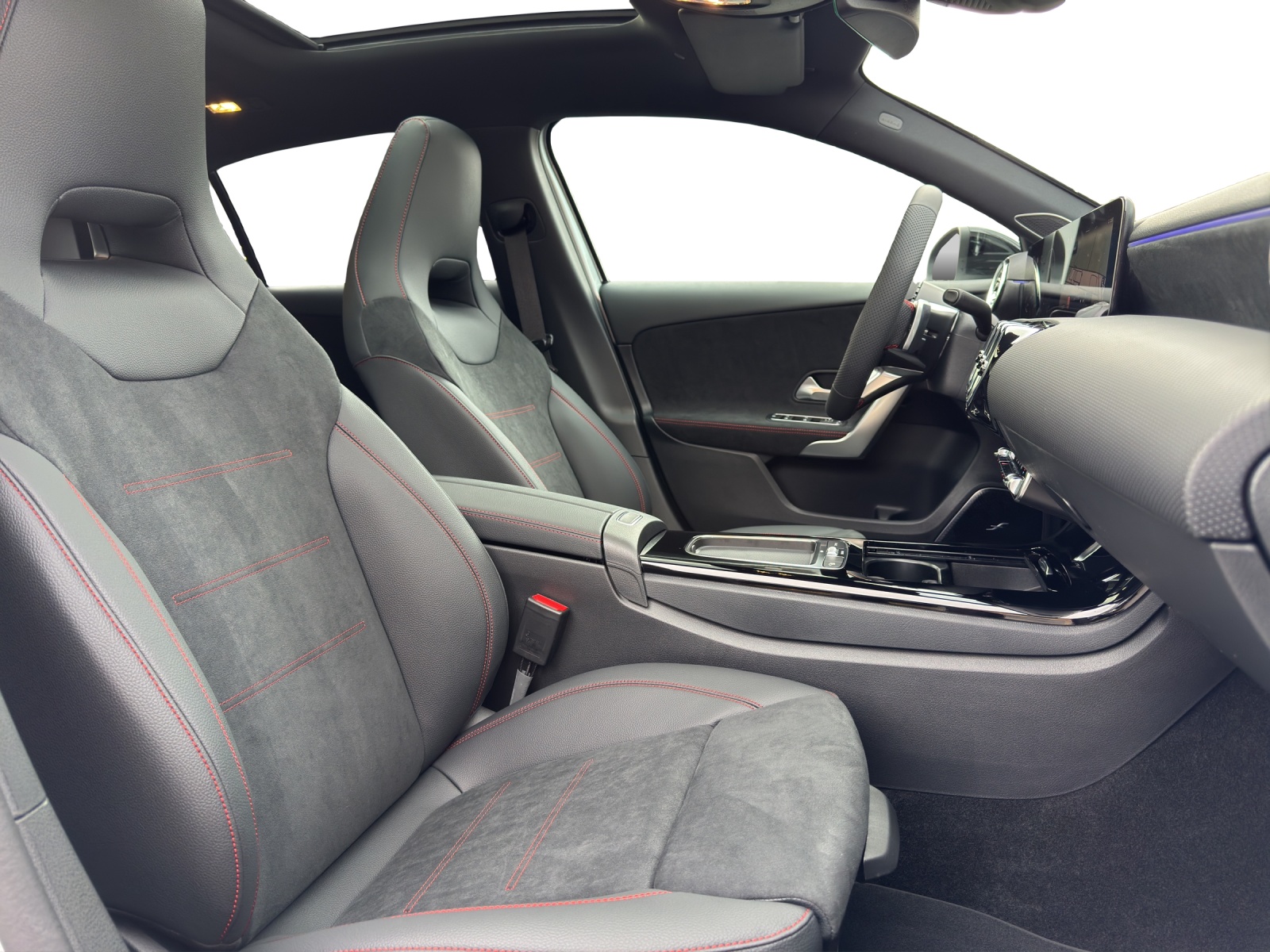 MERCEDES-BENZ A 250 4Matic 8G-DCT - 17