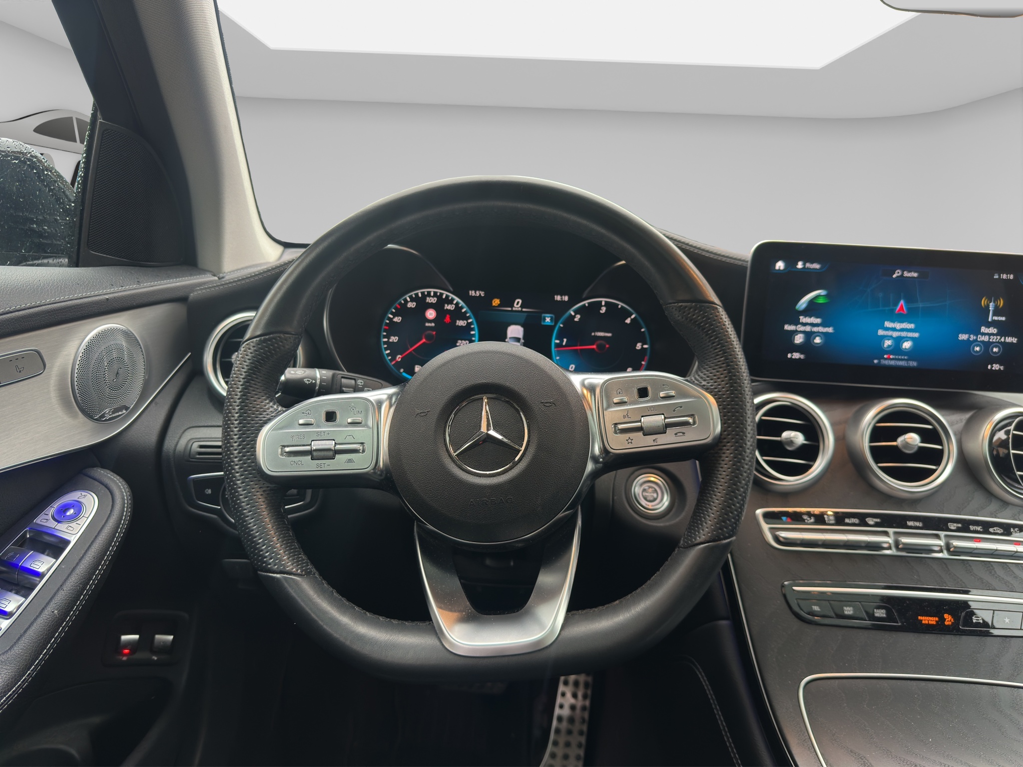 MERCEDES-BENZ GLC 220 9