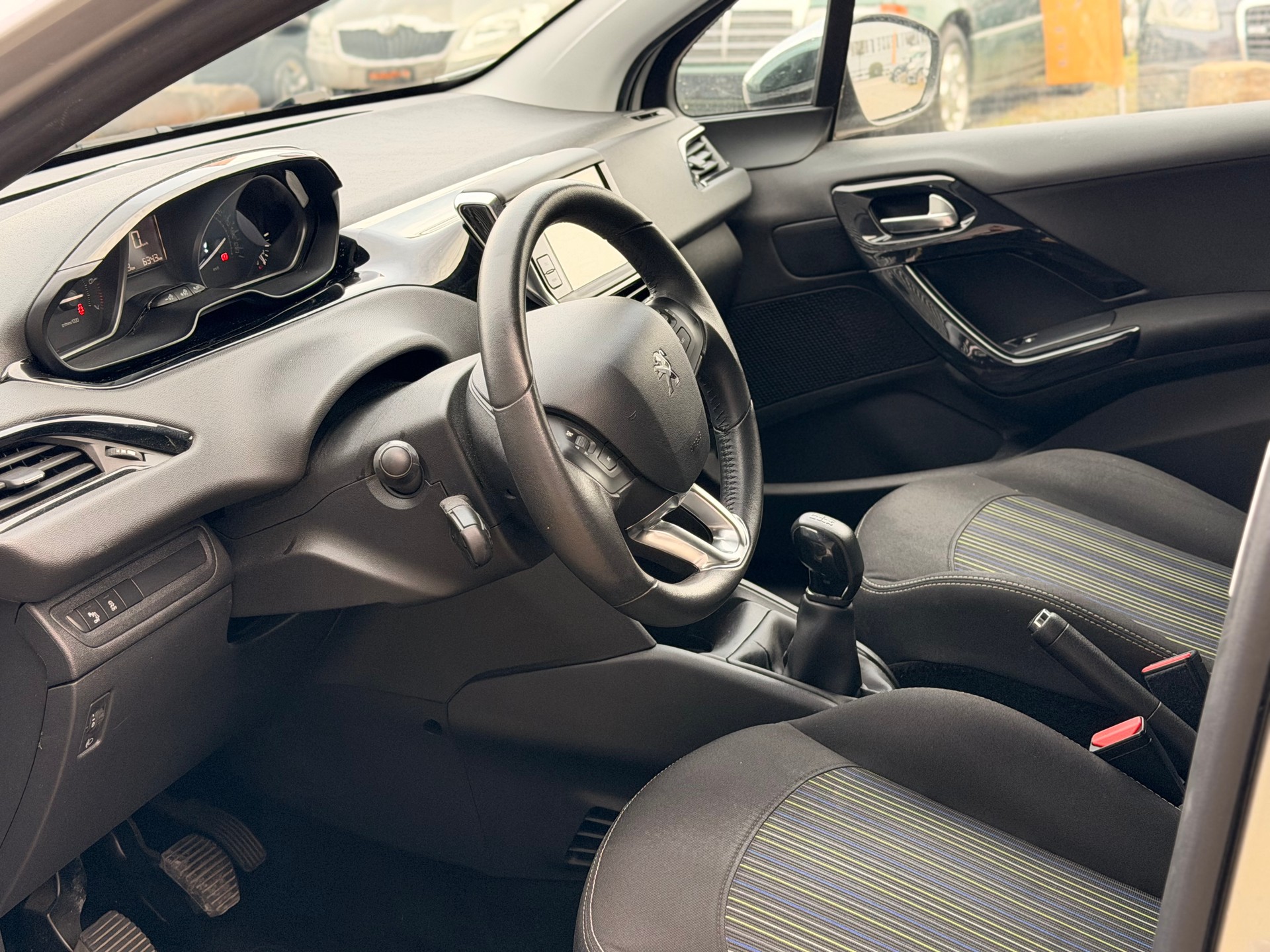 PEUGEOT 208 1.2 PureTech Urban Soul - 7