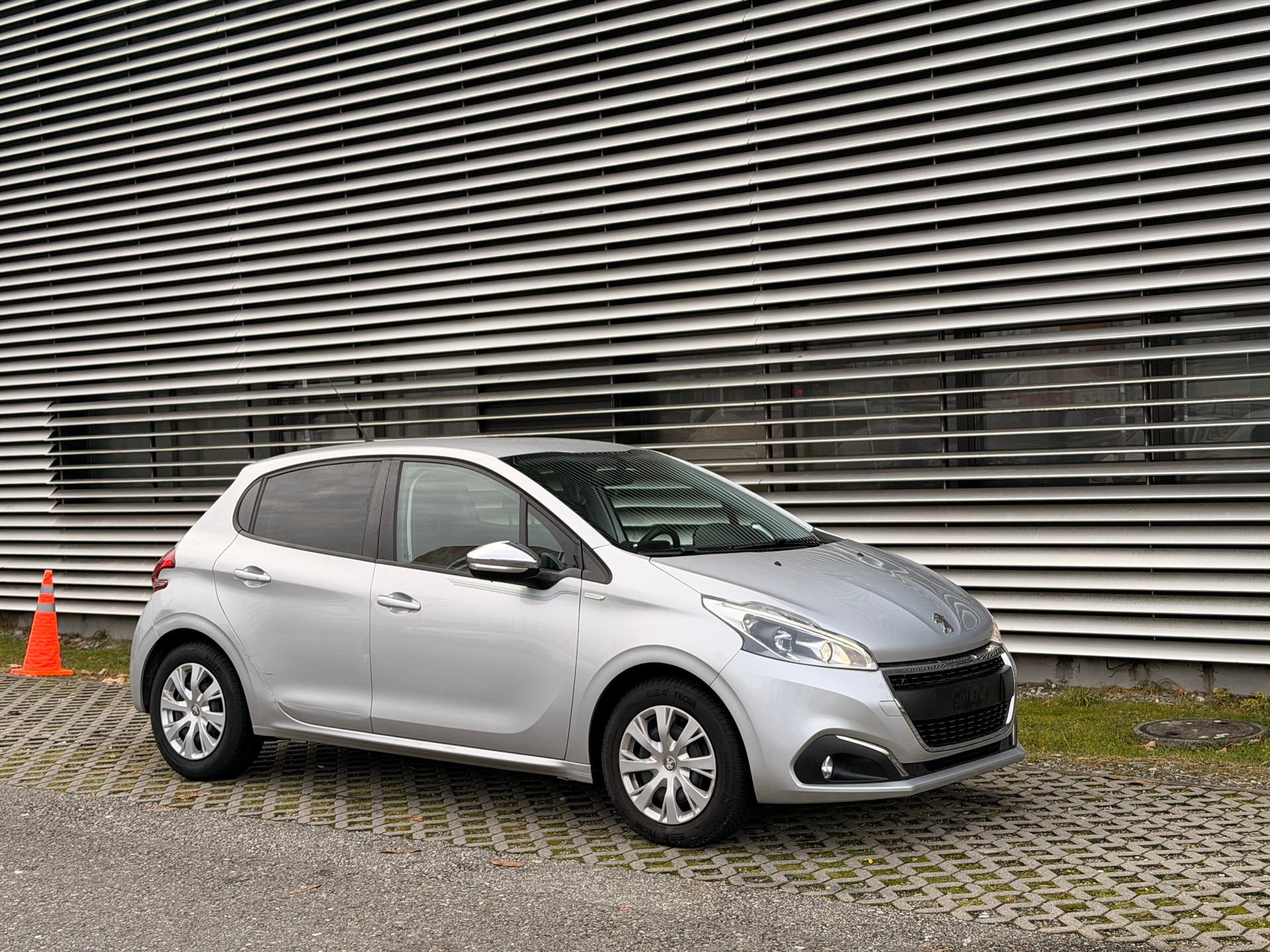 PEUGEOT 208 1.2 PureTech Urban Soul - 6