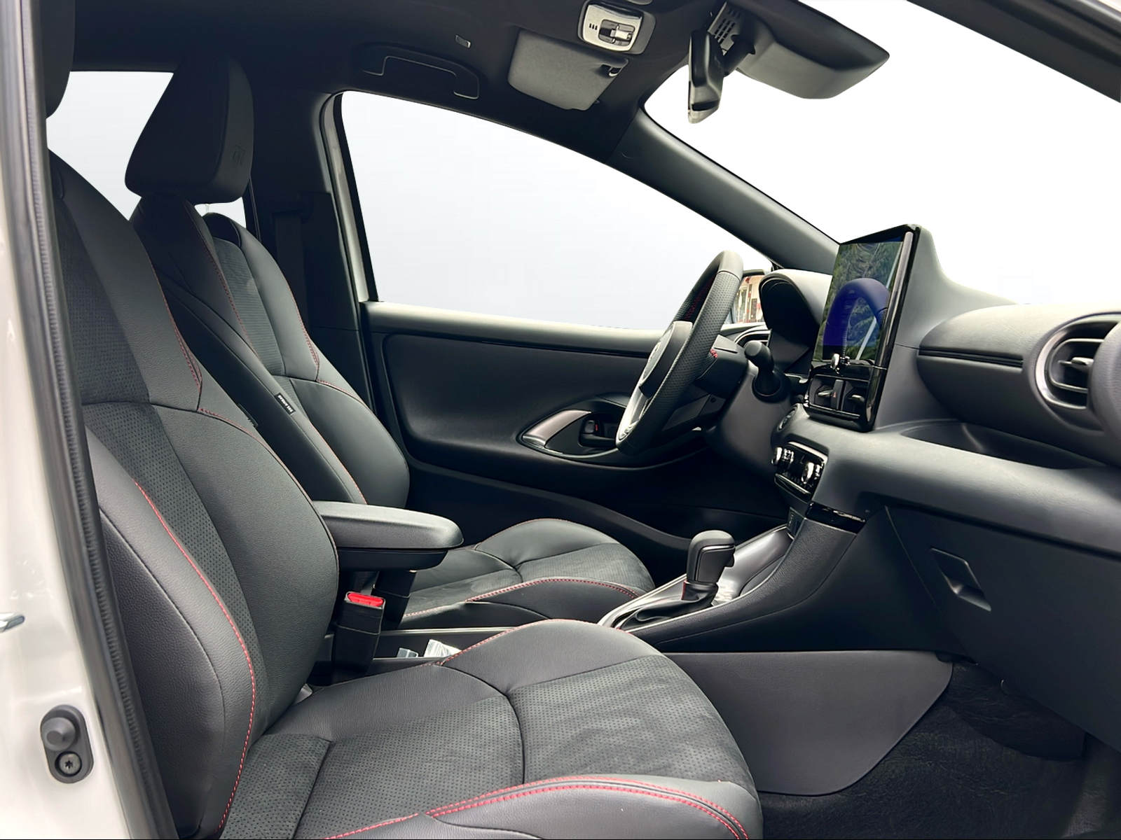 TOYOTA Yaris 1.5 GR Sport e-CVT - 11