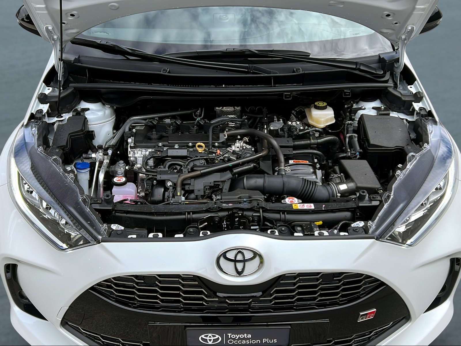 TOYOTA Yaris 1.5 GR Sport e-CVT - 14