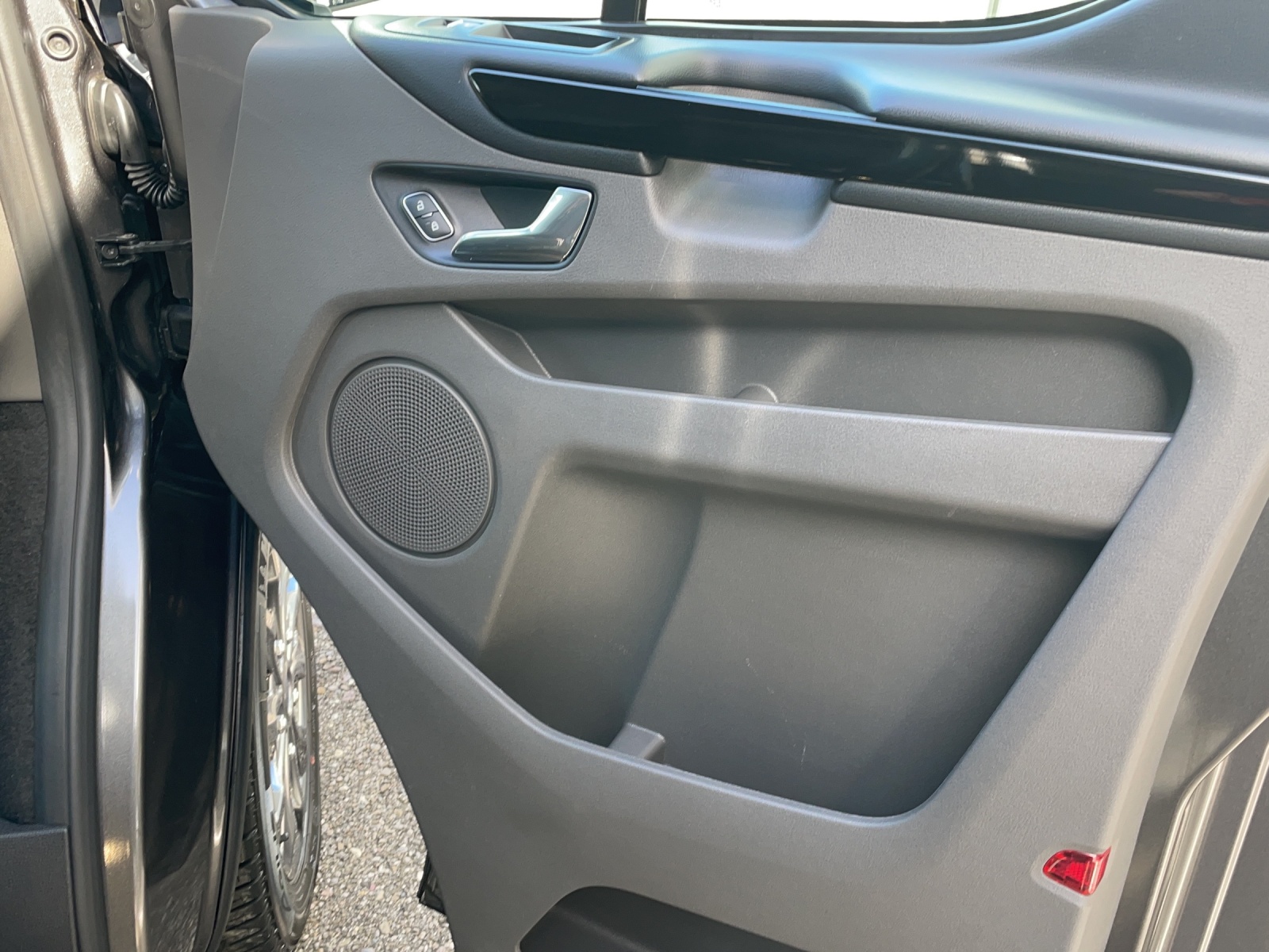 FORD Tourneo Custom 320 L1H1 Trend Aut. - 11