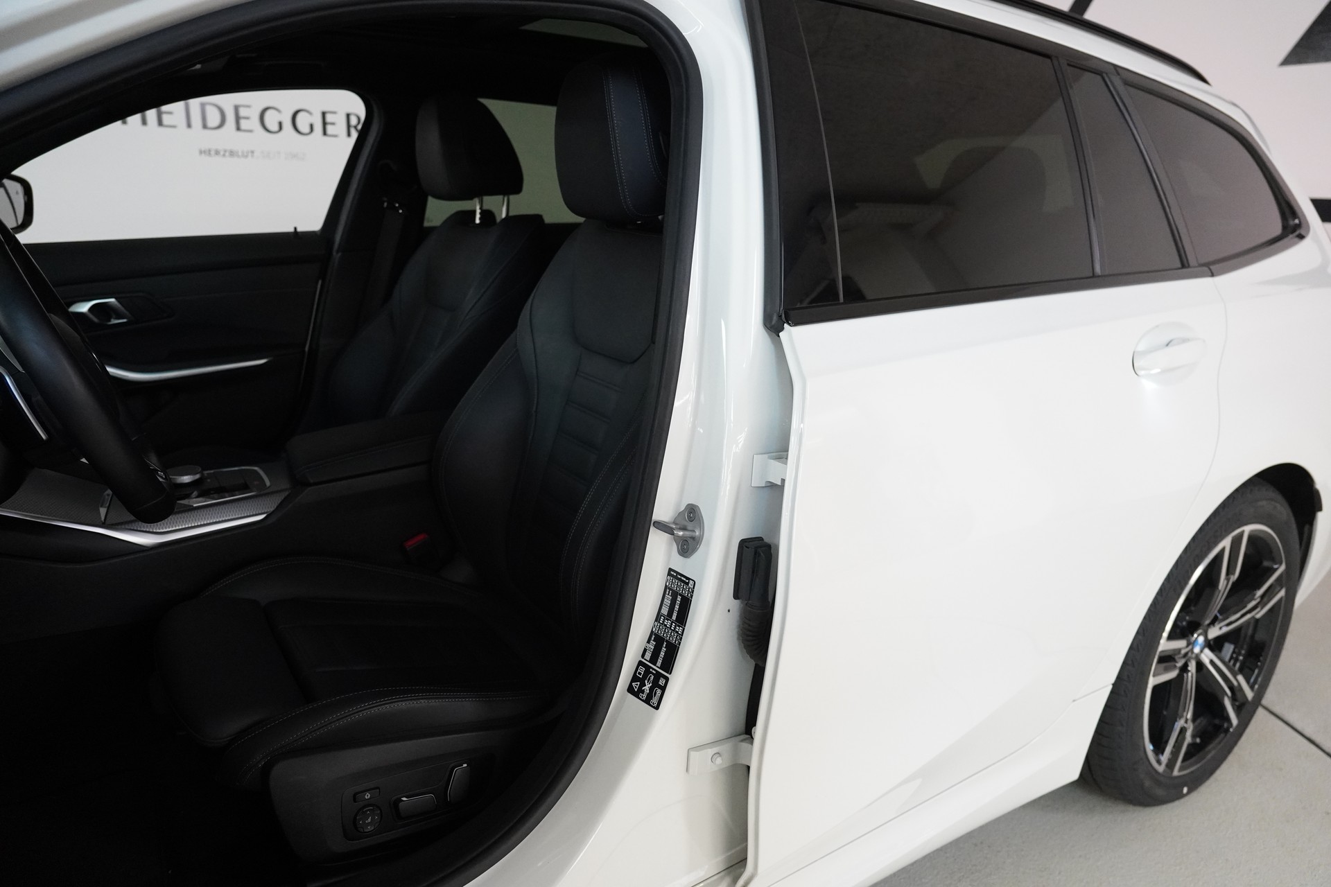 BMW 320d xDrive 48V Touring Steptronic M Sport - 12