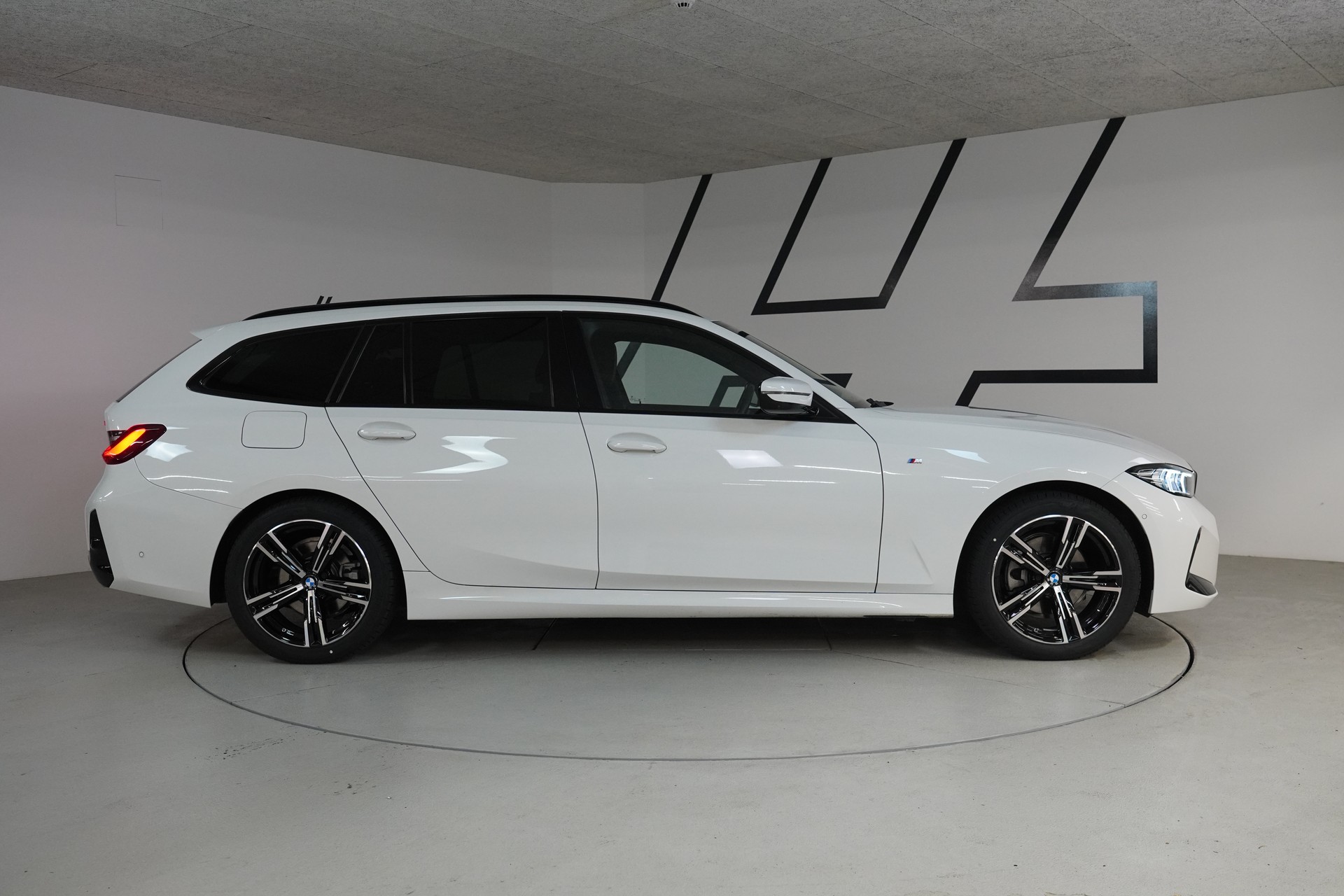 BMW 320d xDrive 48V Touring Steptronic M Sport - 8