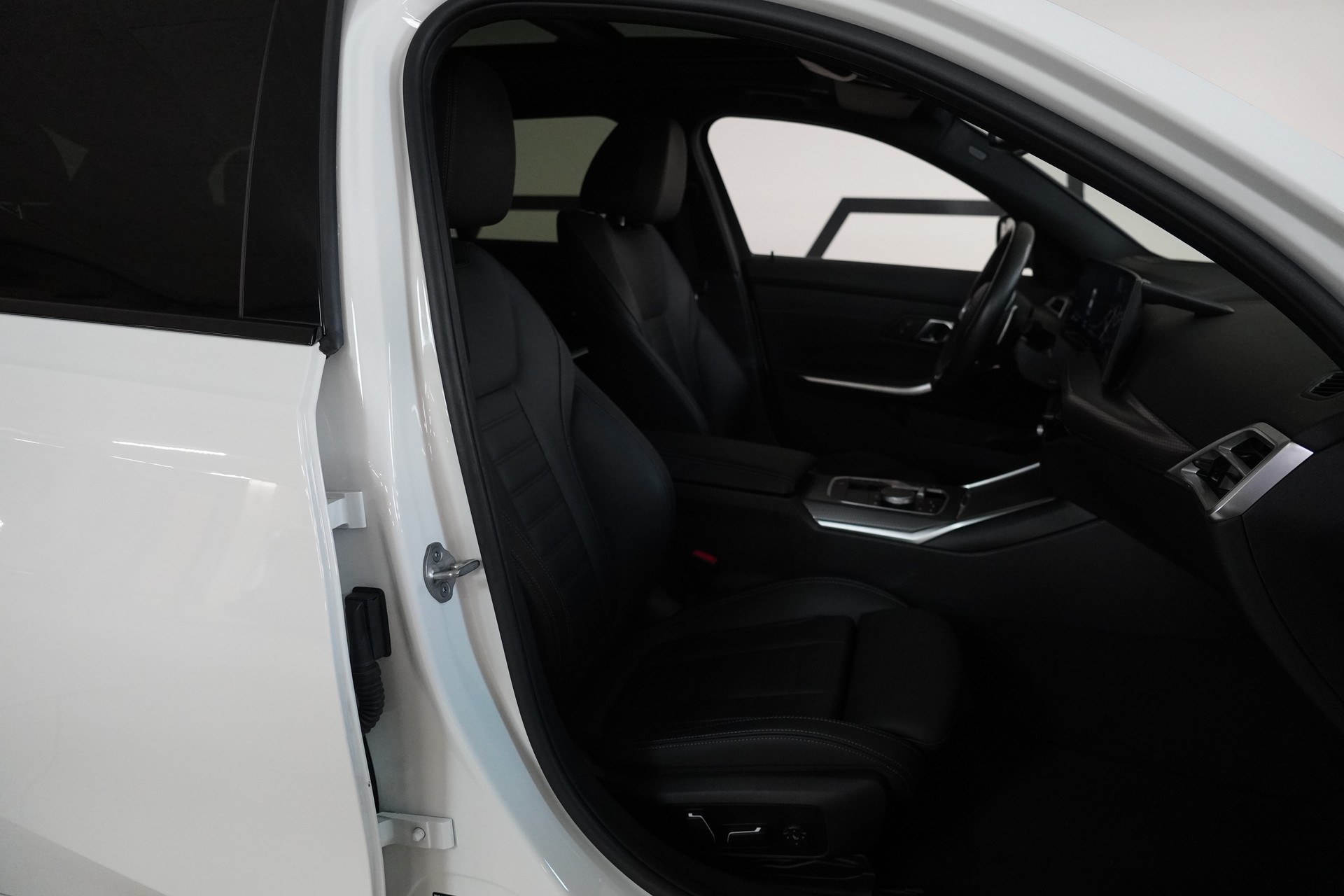 BMW 320d xDrive 48V Touring Steptronic M Sport - 15