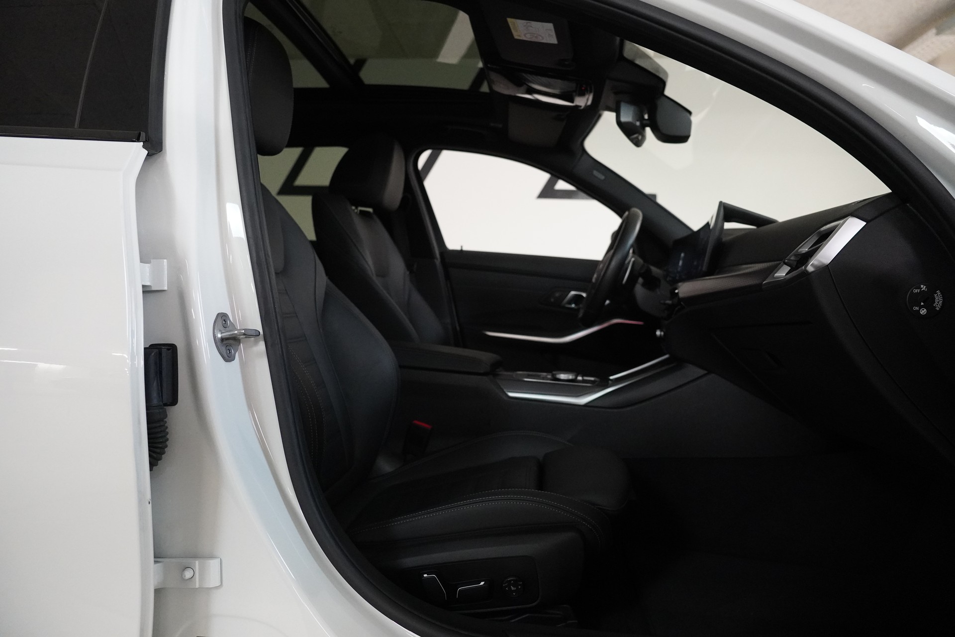 BMW 320d xDrive 48V Touring Steptronic M Sport - 14