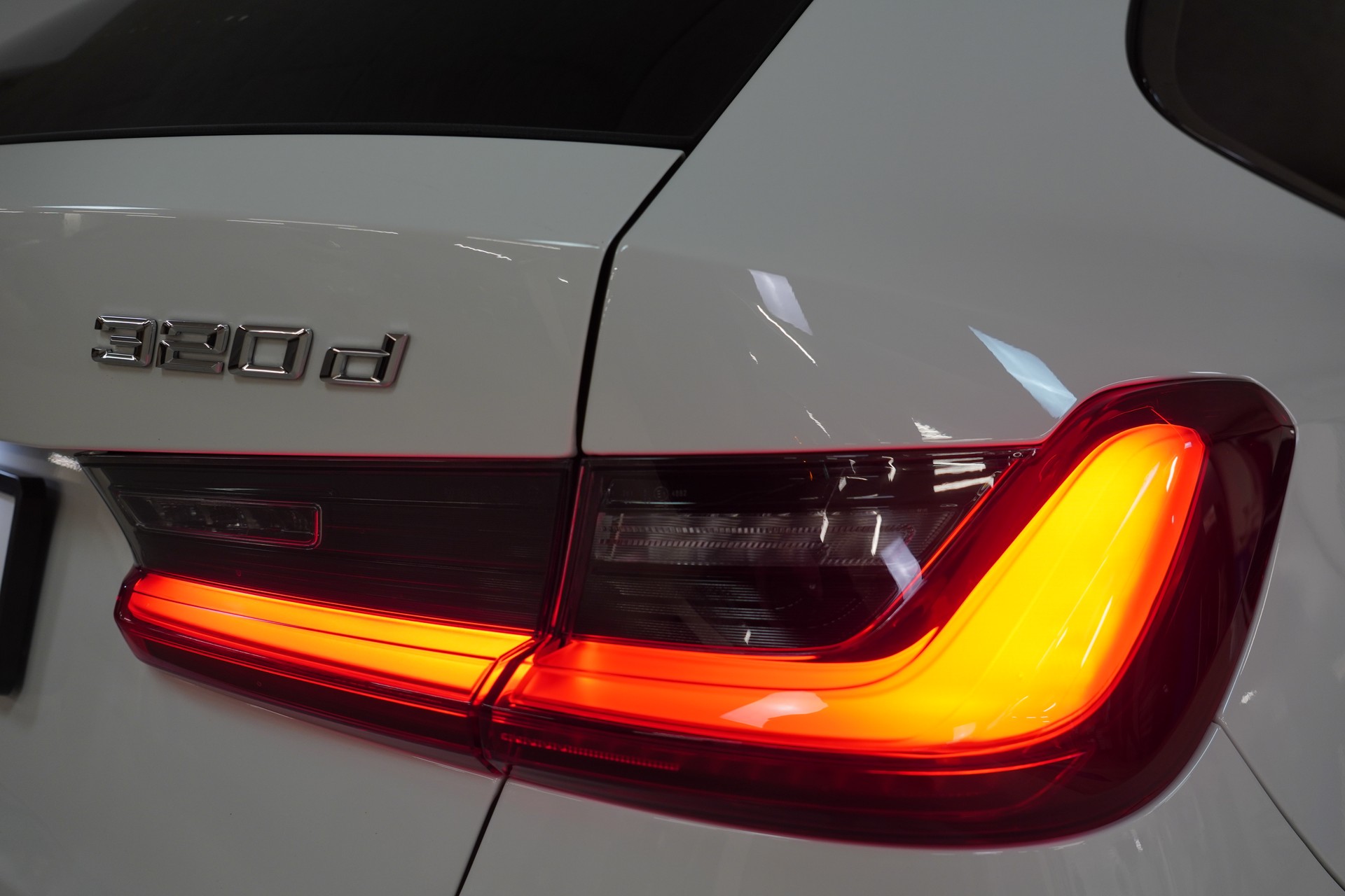 BMW 320d xDrive 48V Touring Steptronic M Sport - 16