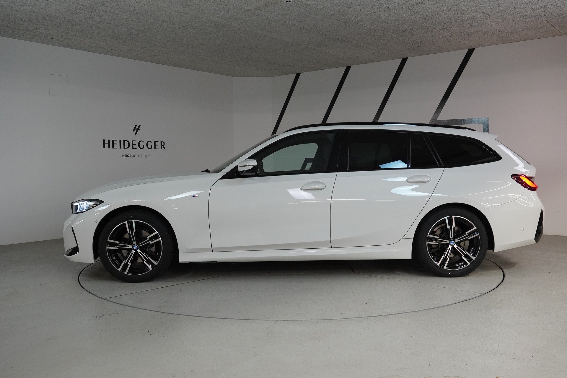 BMW 320d xDrive 48V Touring Steptronic M Sport - 4