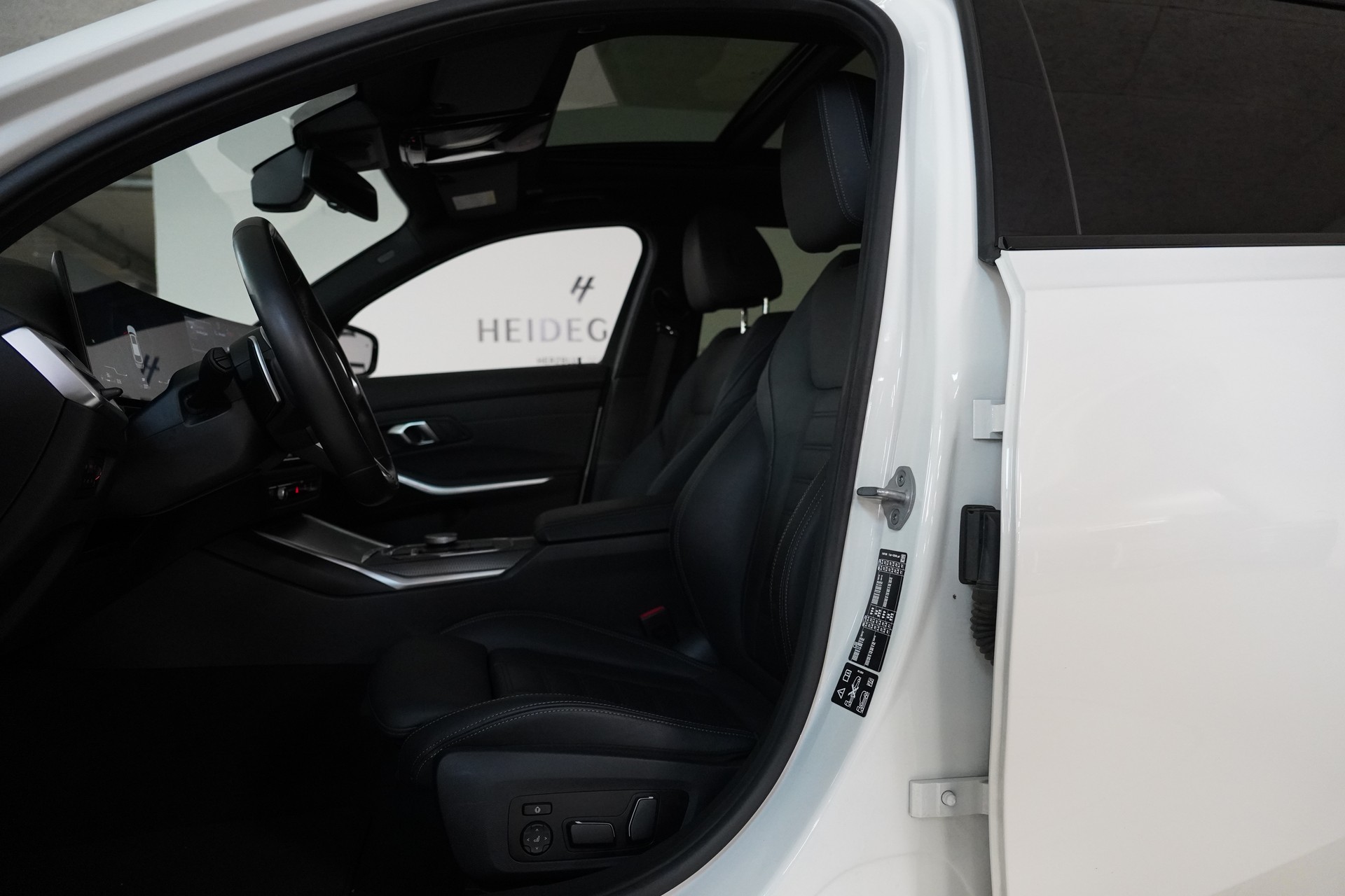 BMW 320d xDrive 48V Touring Steptronic M Sport - 11