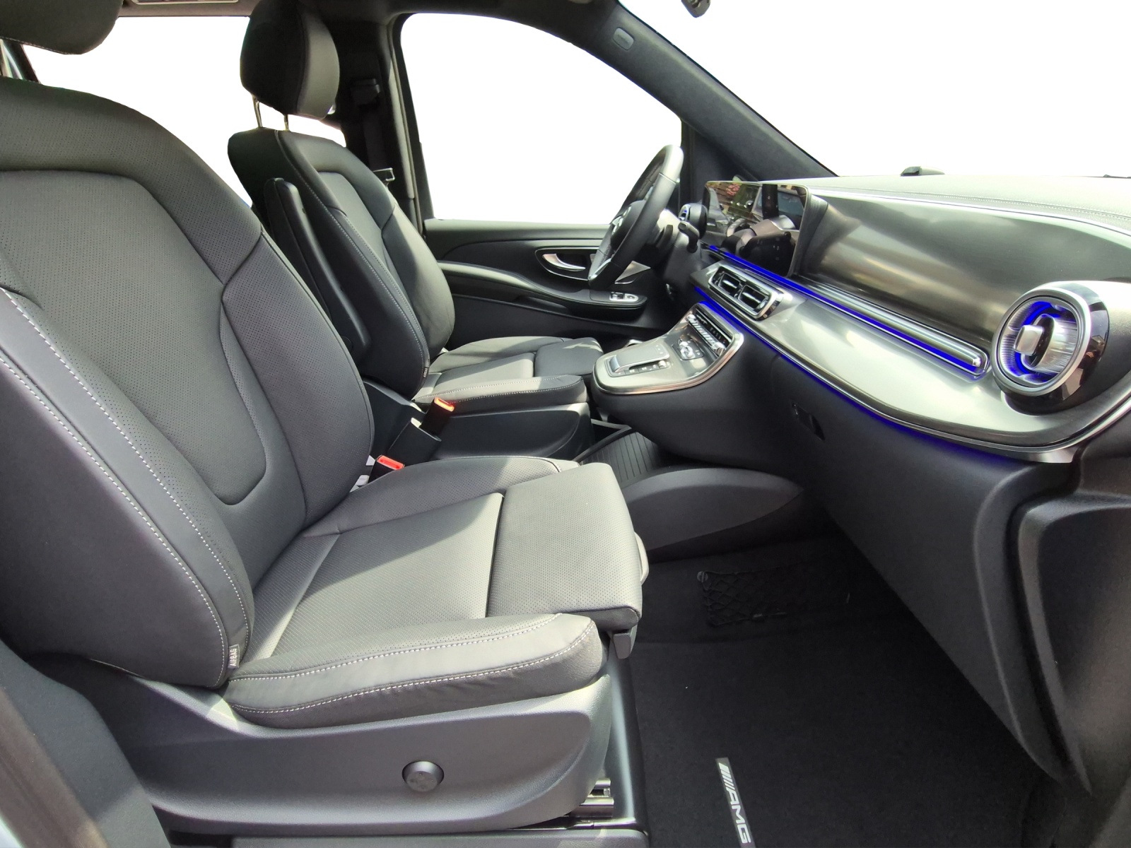 MERCEDES-BENZ V 300 d lang Swiss 9G-T - 17
