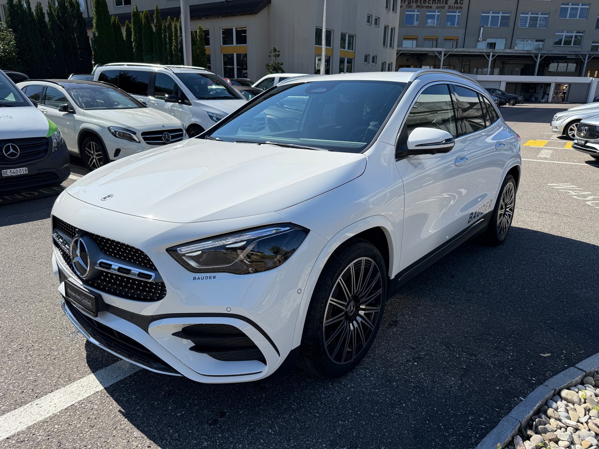 MERCEDES-BENZ GLA 250 Swiss Star AMG Line 4matic - 3