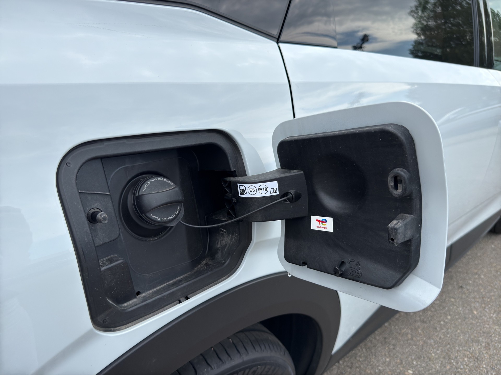 PEUGEOT 5008 1.2 Hybrid e-DCS6 GT 7 Plätzer - 51