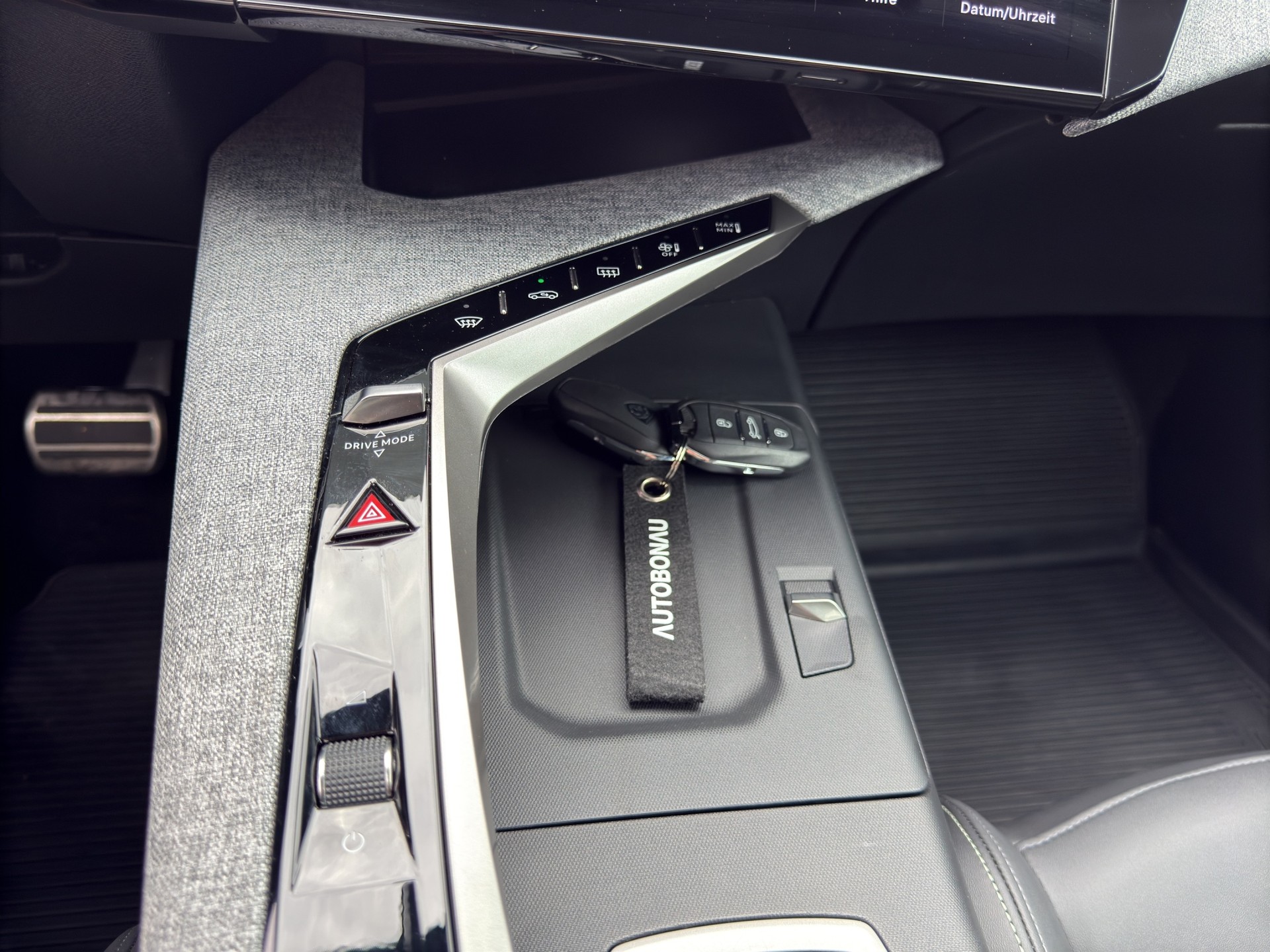 PEUGEOT 5008 1.2 Hybrid e-DCS6 GT 7 Plätzer - 37