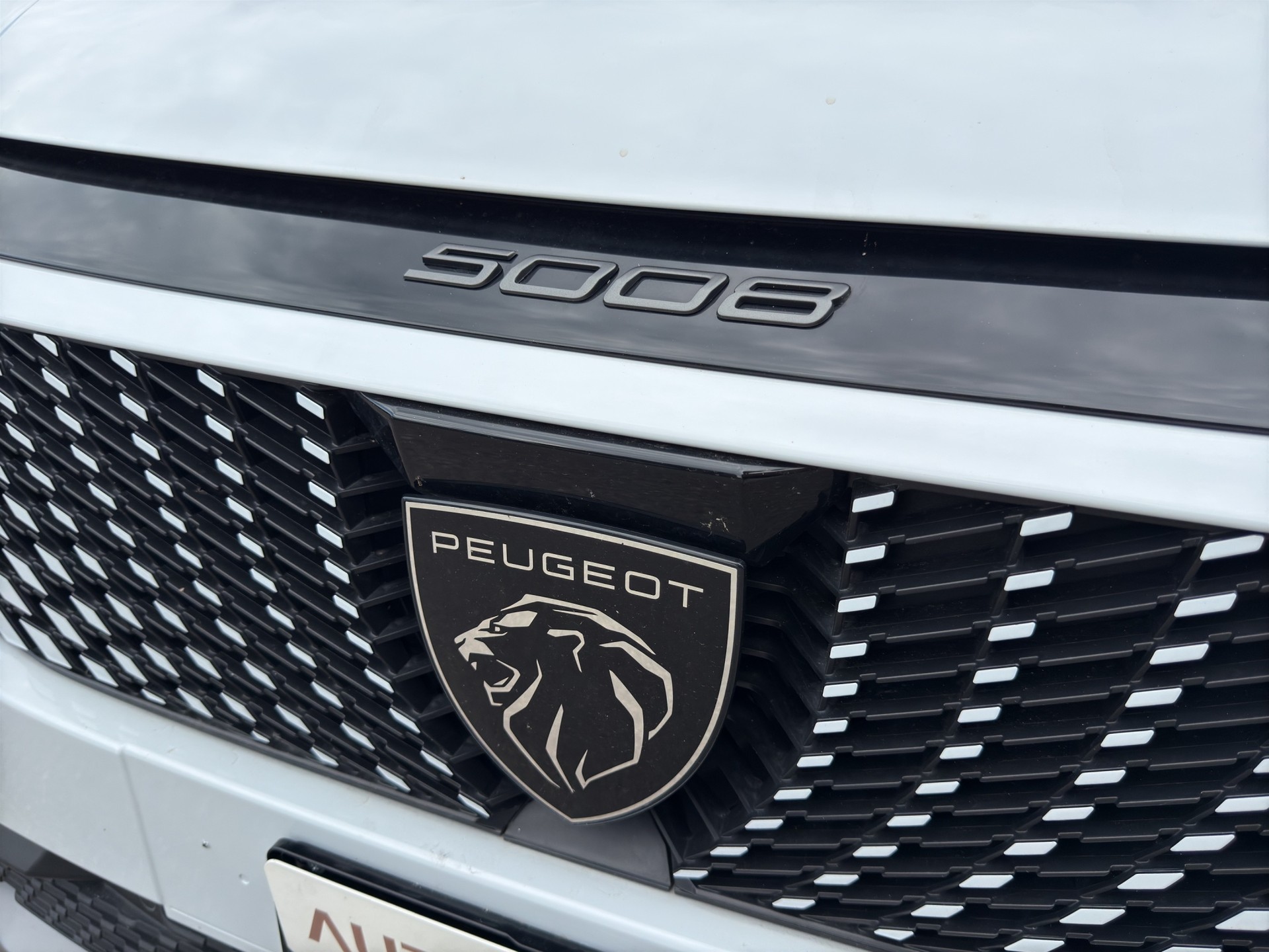 PEUGEOT 5008 1.2 Hybrid e-DCS6 GT 7 Plätzer - 49