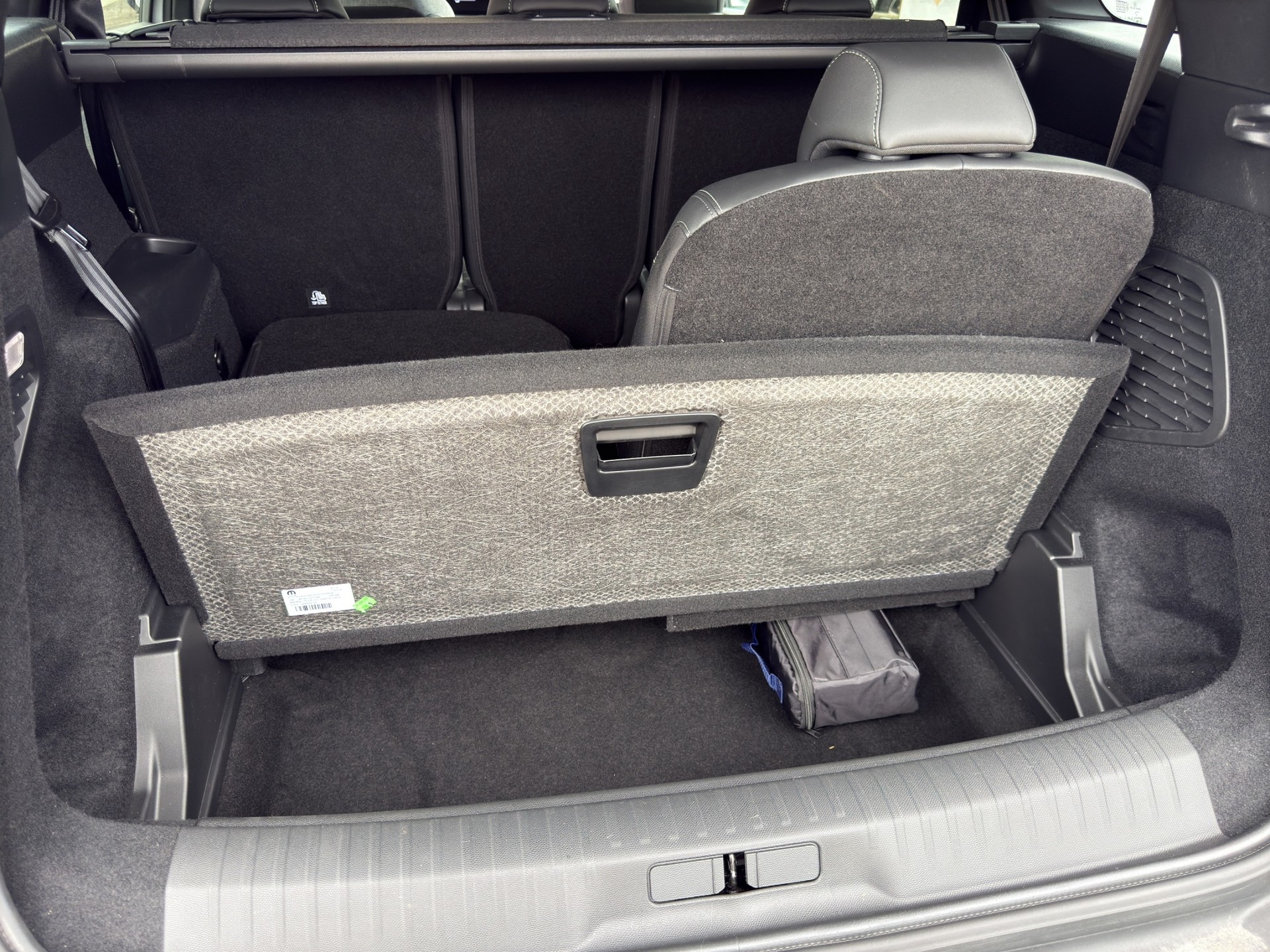 PEUGEOT 5008 1.2 Hybrid e-DCS6 GT 7 Plätzer - 29