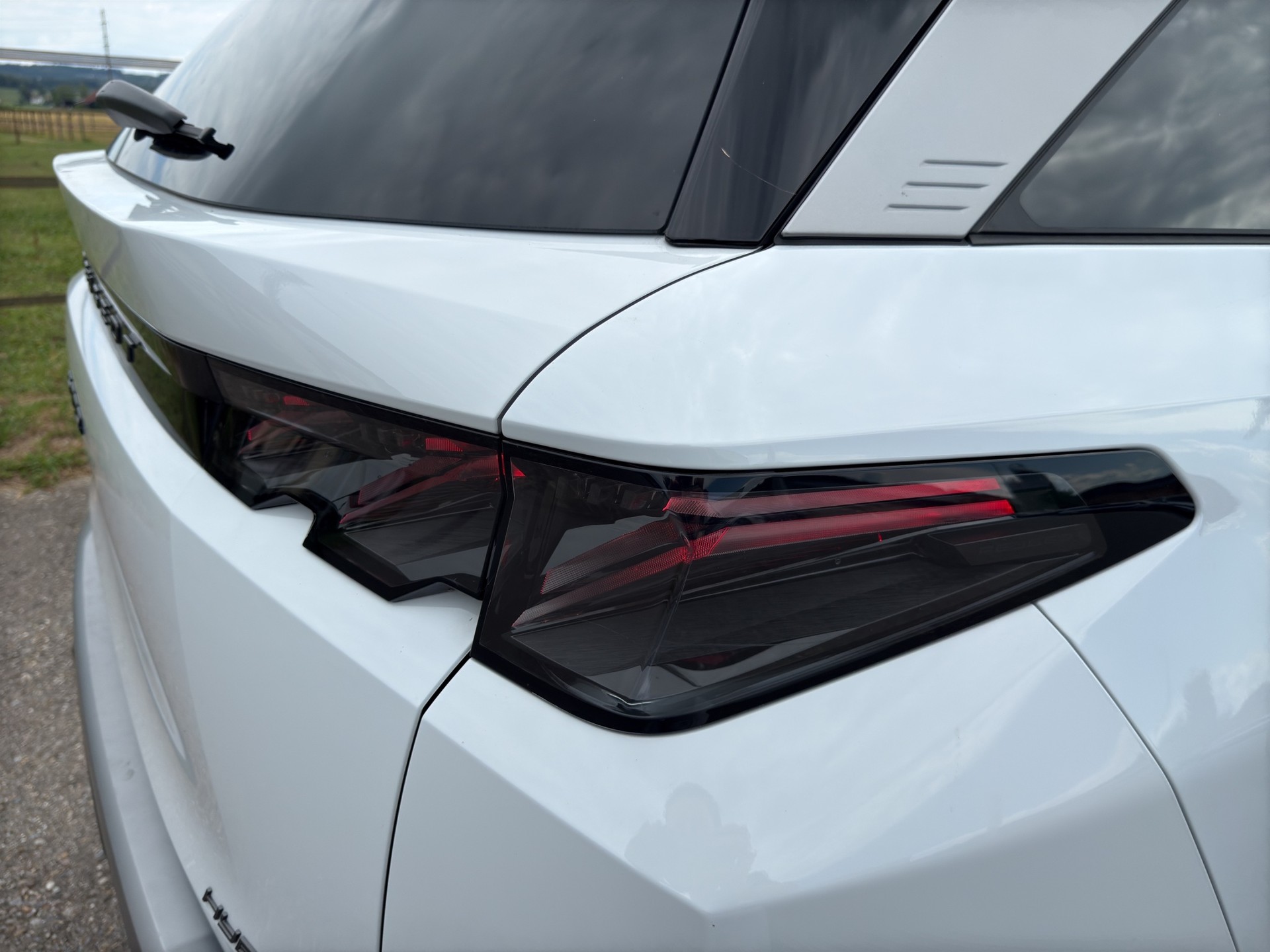 PEUGEOT 5008 1.2 Hybrid e-DCS6 GT 7 Plätzer - 52