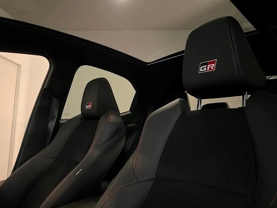 TOYOTA Yaris 1.5 GR Sport e-CVT - 13