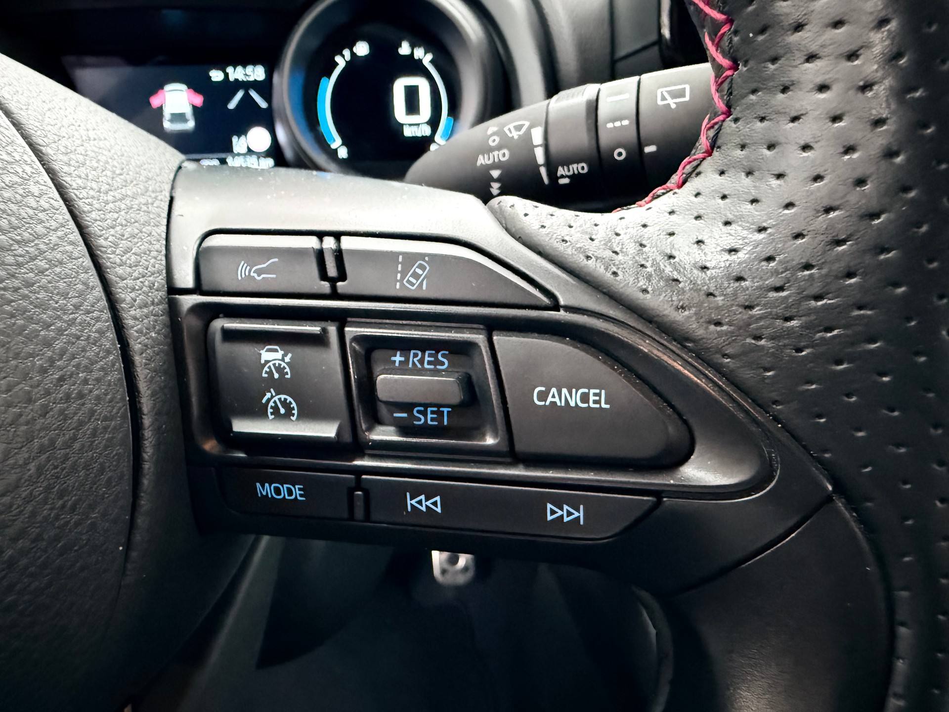 TOYOTA Yaris 1.5 GR Sport e-CVT - 11