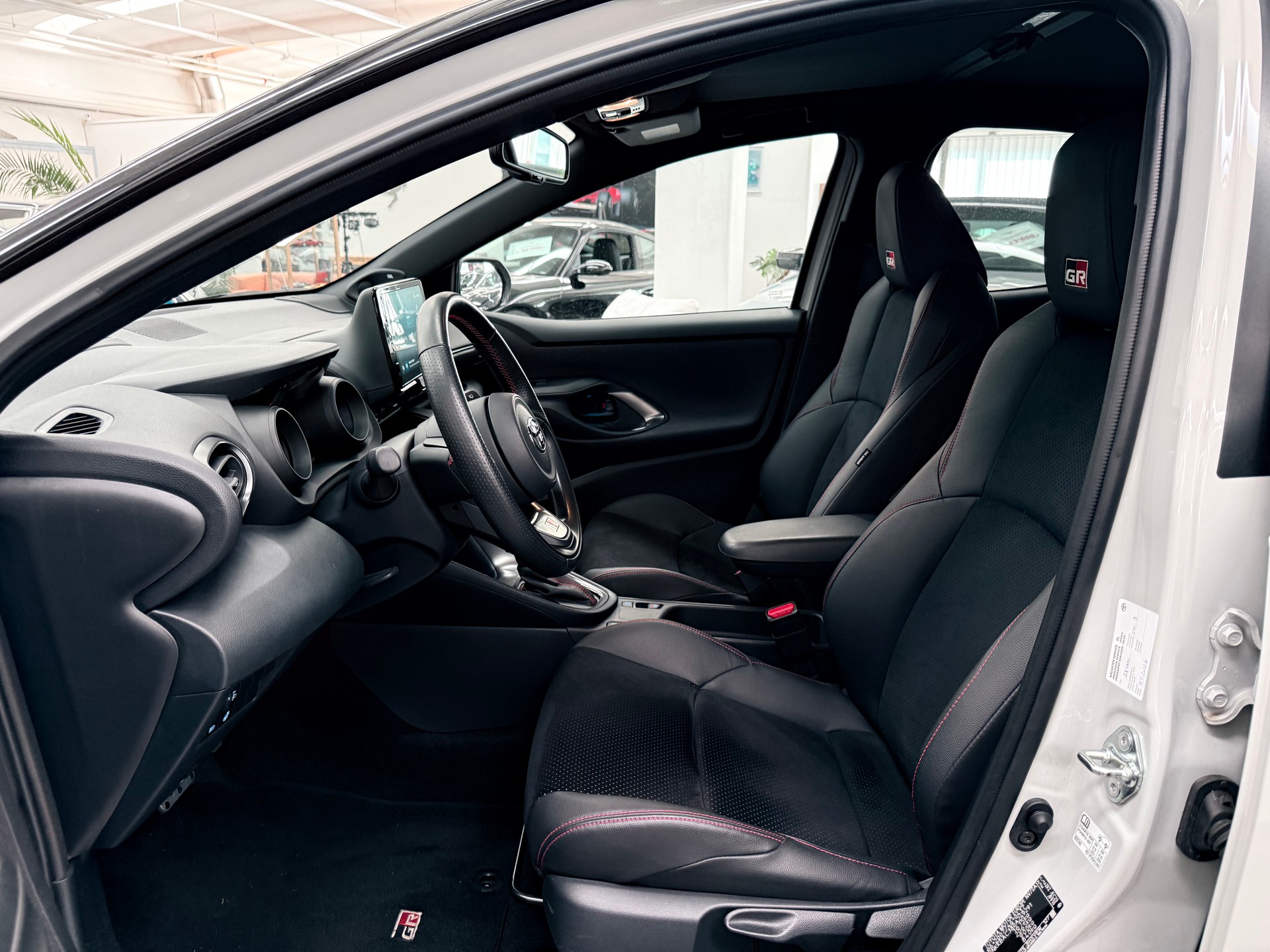 TOYOTA Yaris 1.5 GR Sport e-CVT - 8