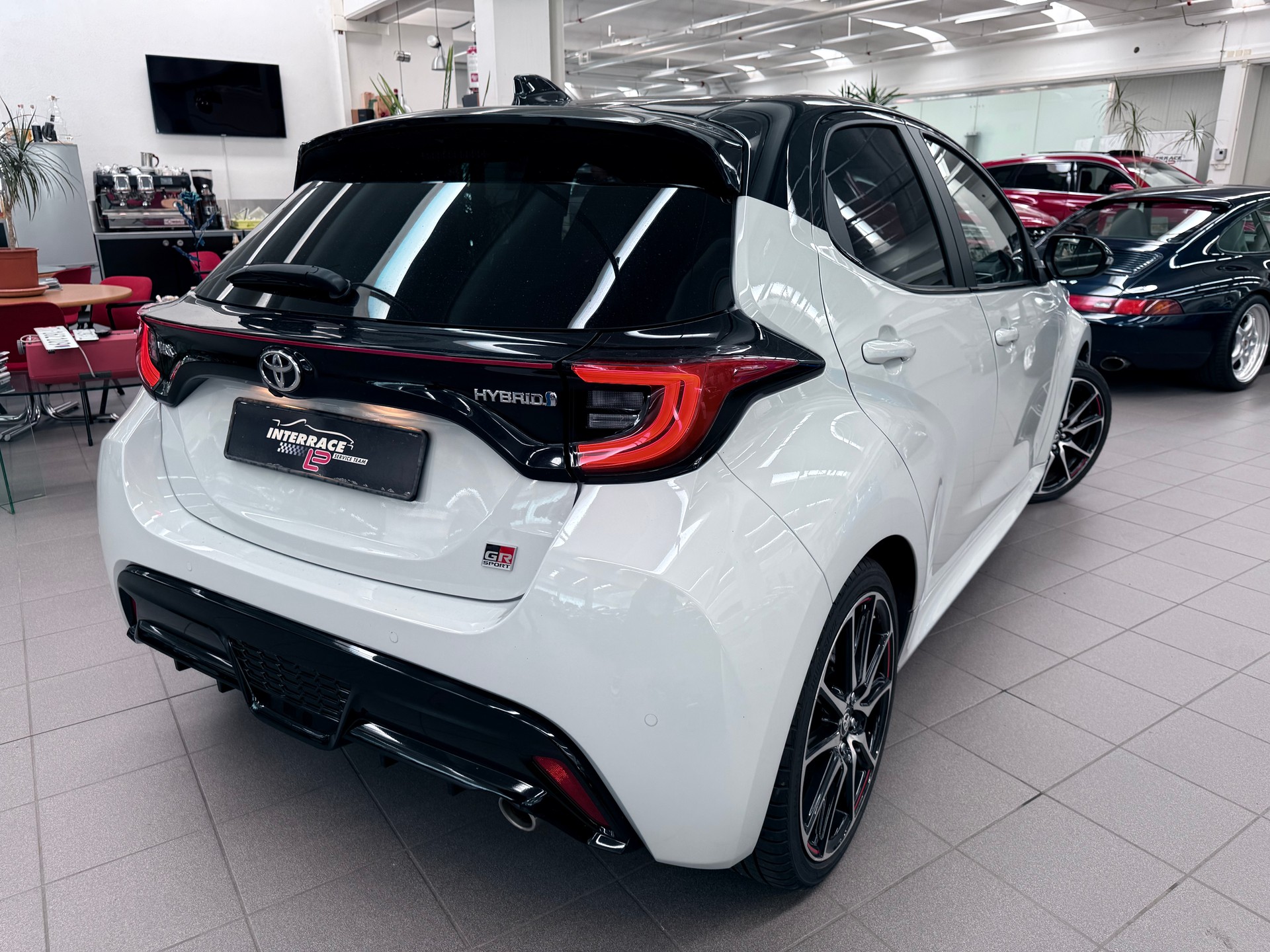 TOYOTA Yaris 1.5 GR Sport e-CVT - 4