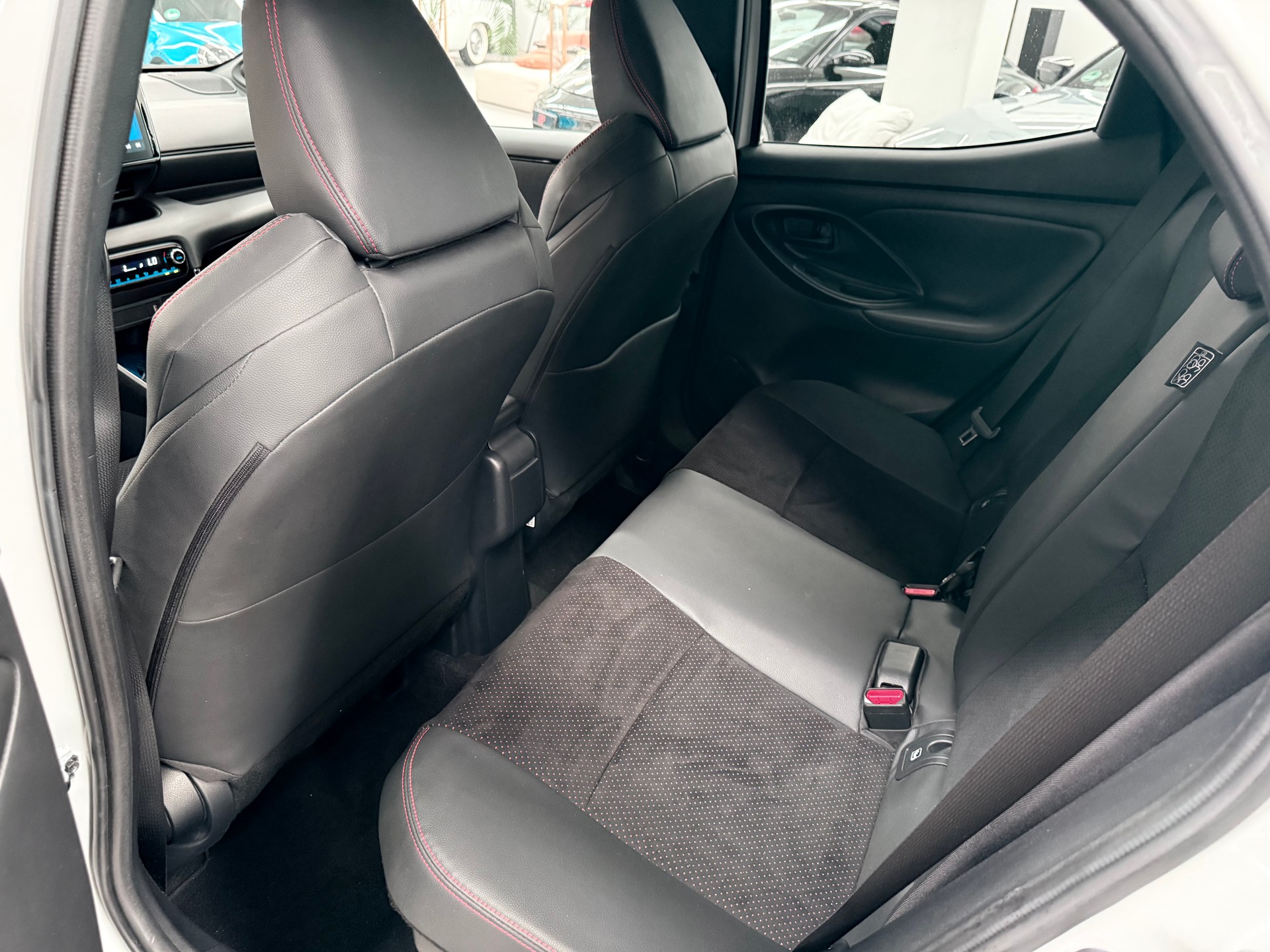 TOYOTA Yaris 1.5 GR Sport e-CVT - 10