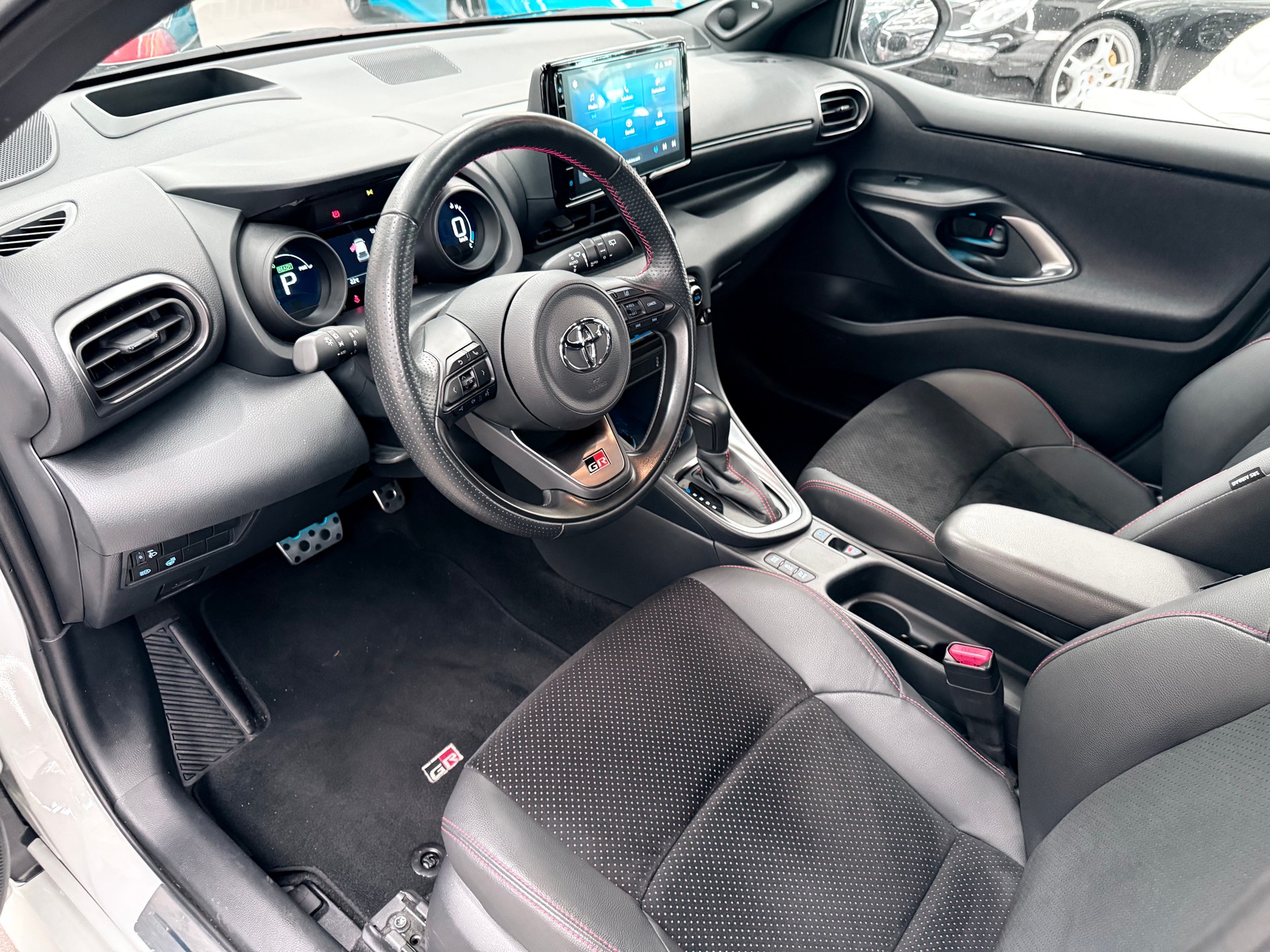 TOYOTA Yaris 1.5 GR Sport e-CVT - 6