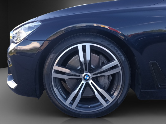 BMW 750i xDrive - 6