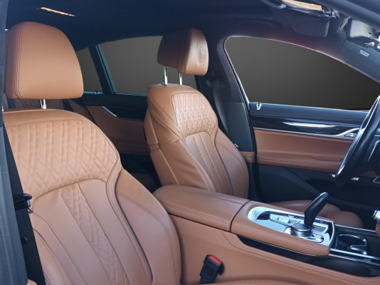 BMW 750i xDrive - 8