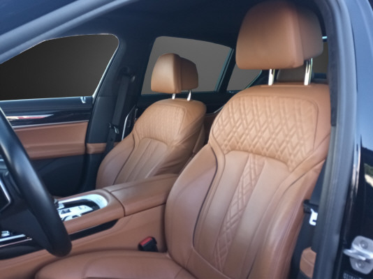 BMW 750i xDrive - 7