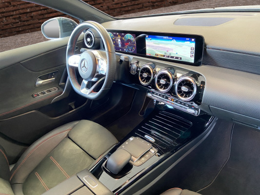 MERCEDES-BENZ A 200 AMG Line - 14