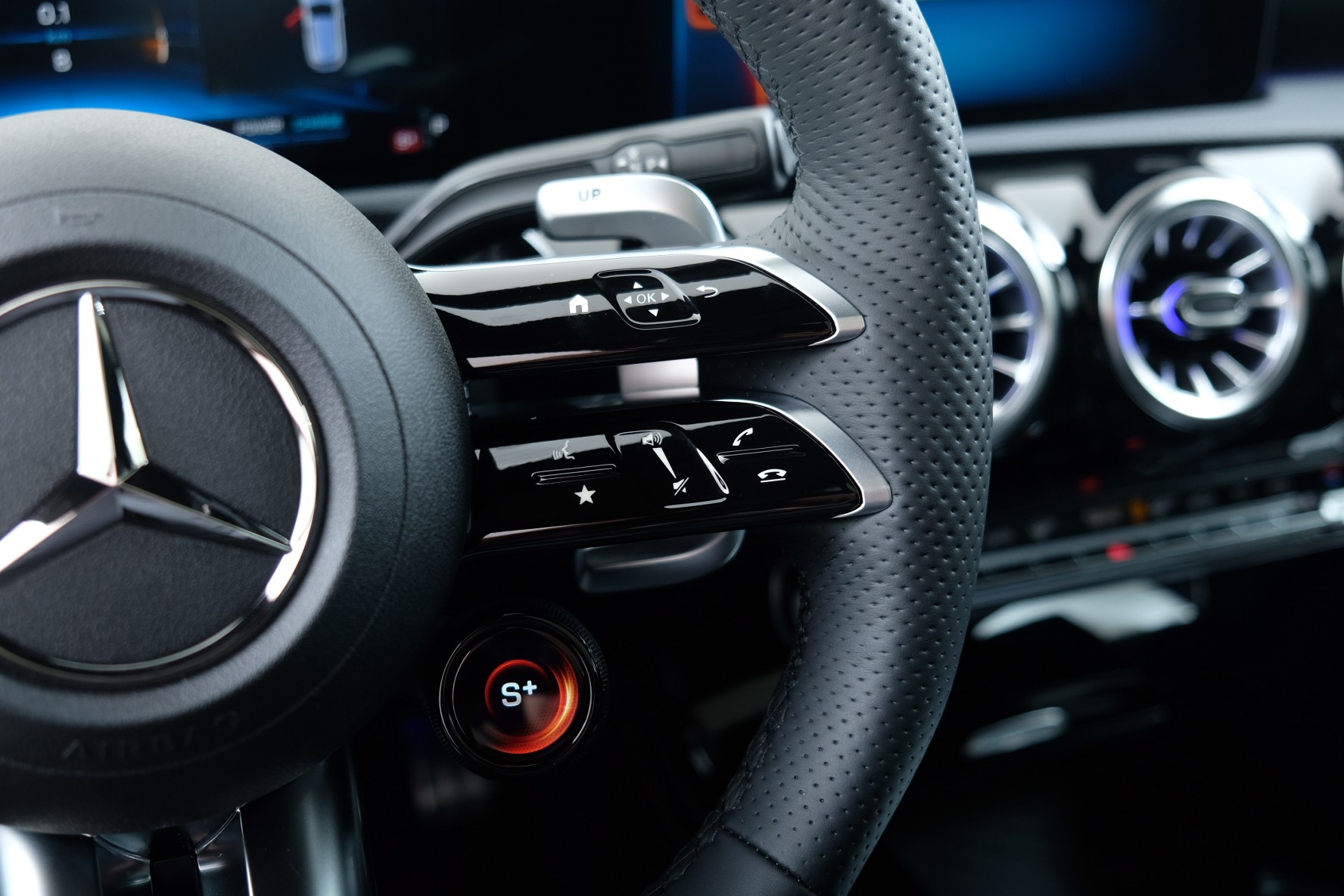 MERCEDES-BENZ A 35 AMG 4Matic Speedshift - 13