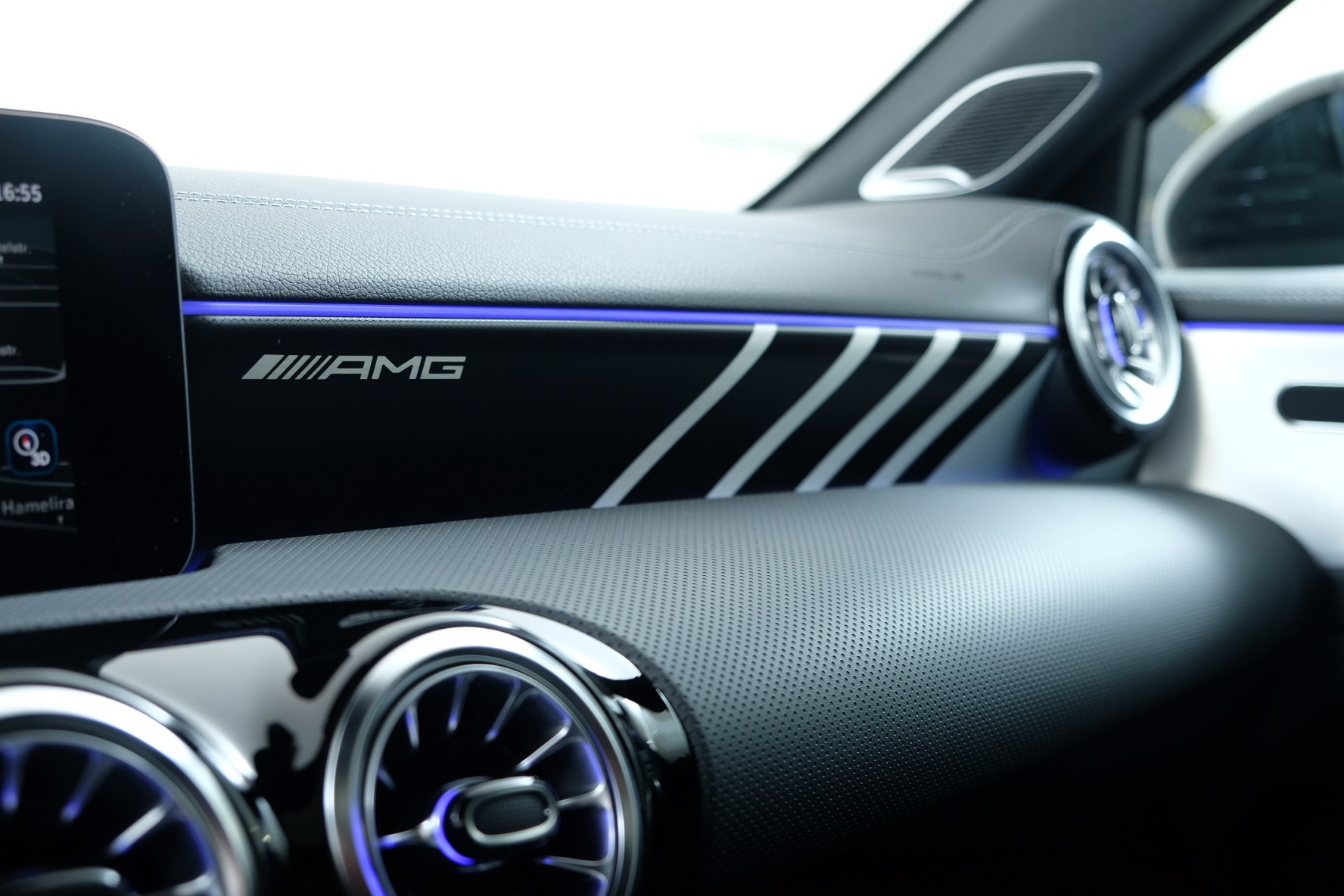 MERCEDES-BENZ A 35 AMG 4Matic Speedshift - 16
